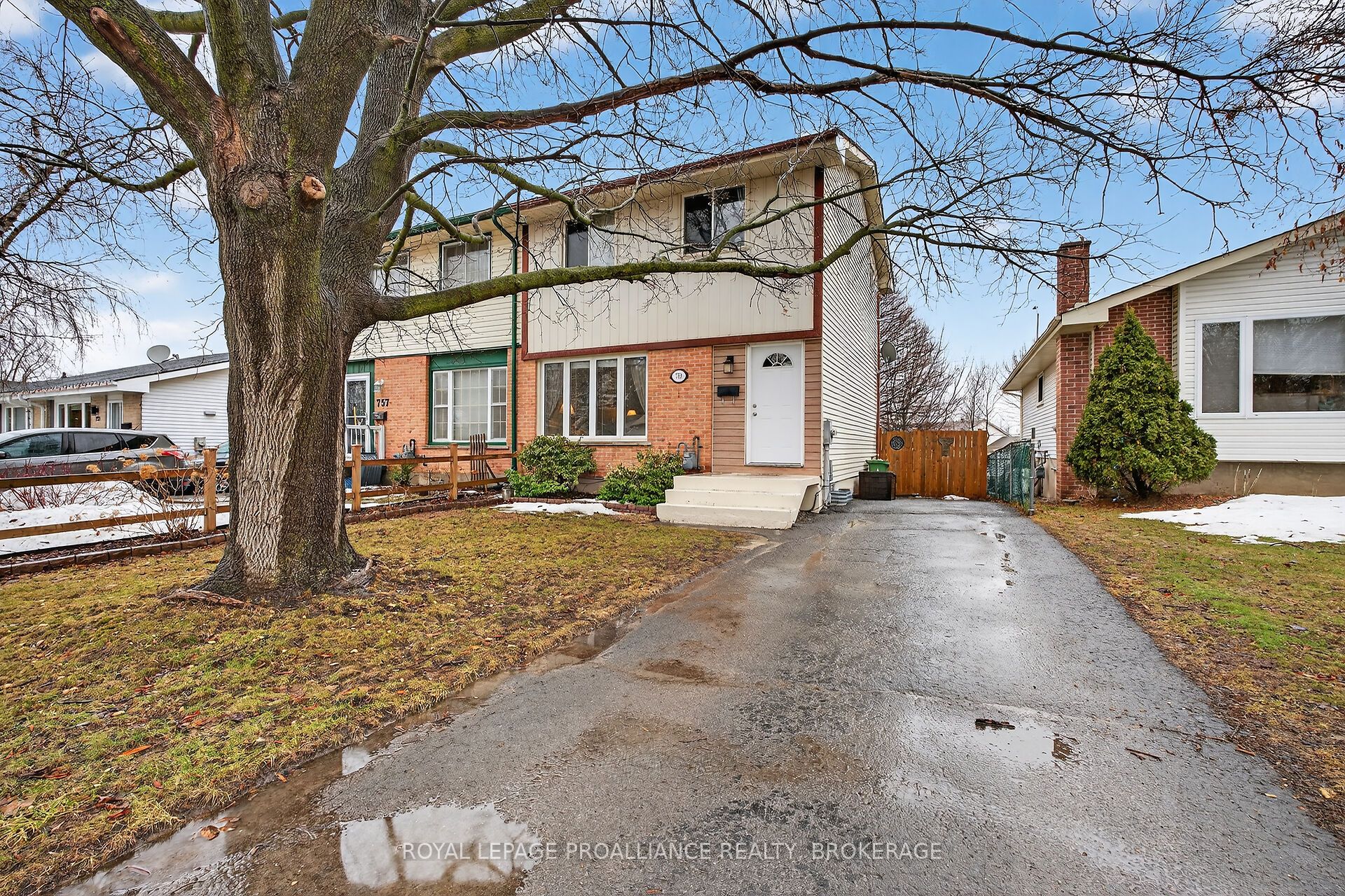 759 Somerset Crescent