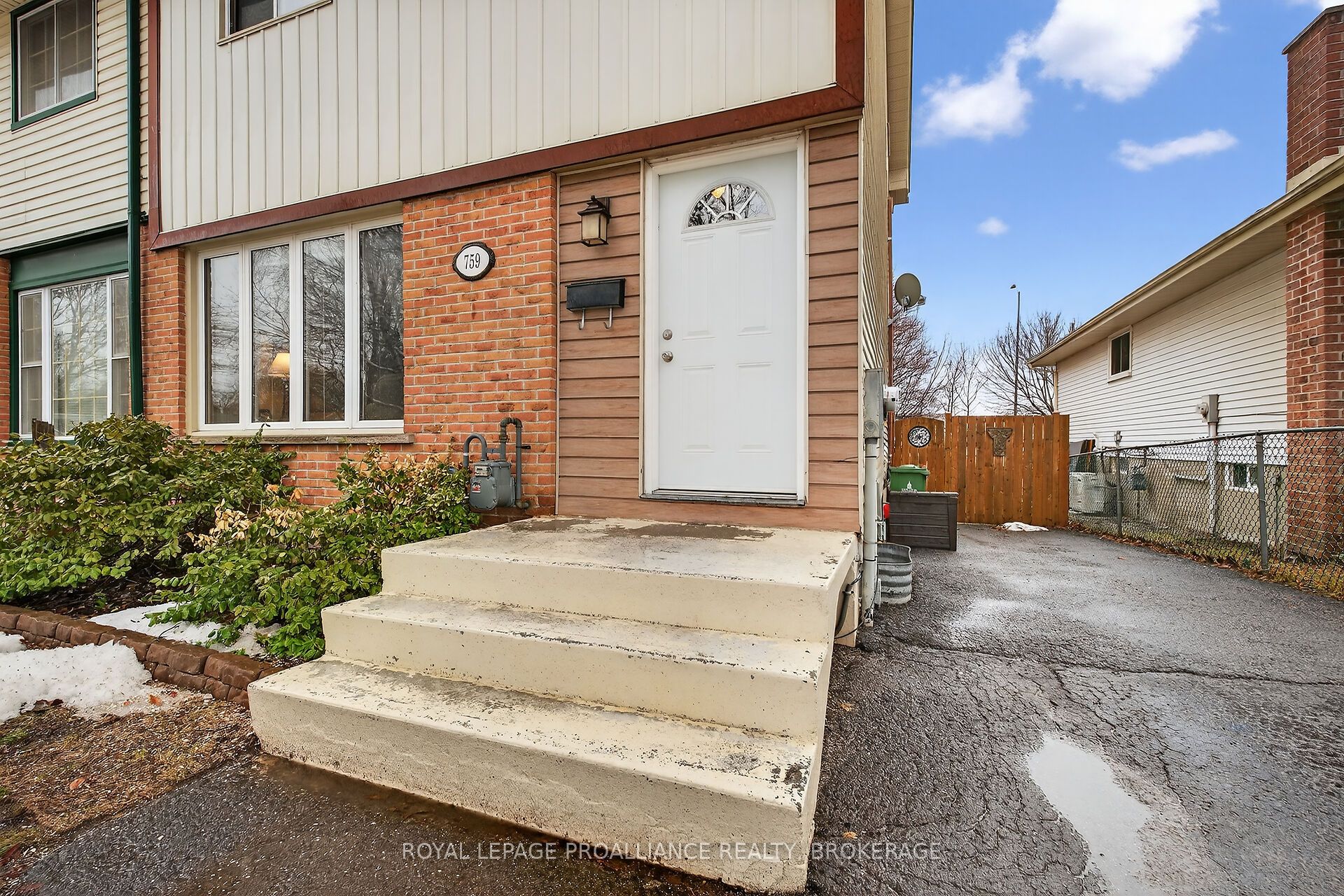 759 Somerset Crescent