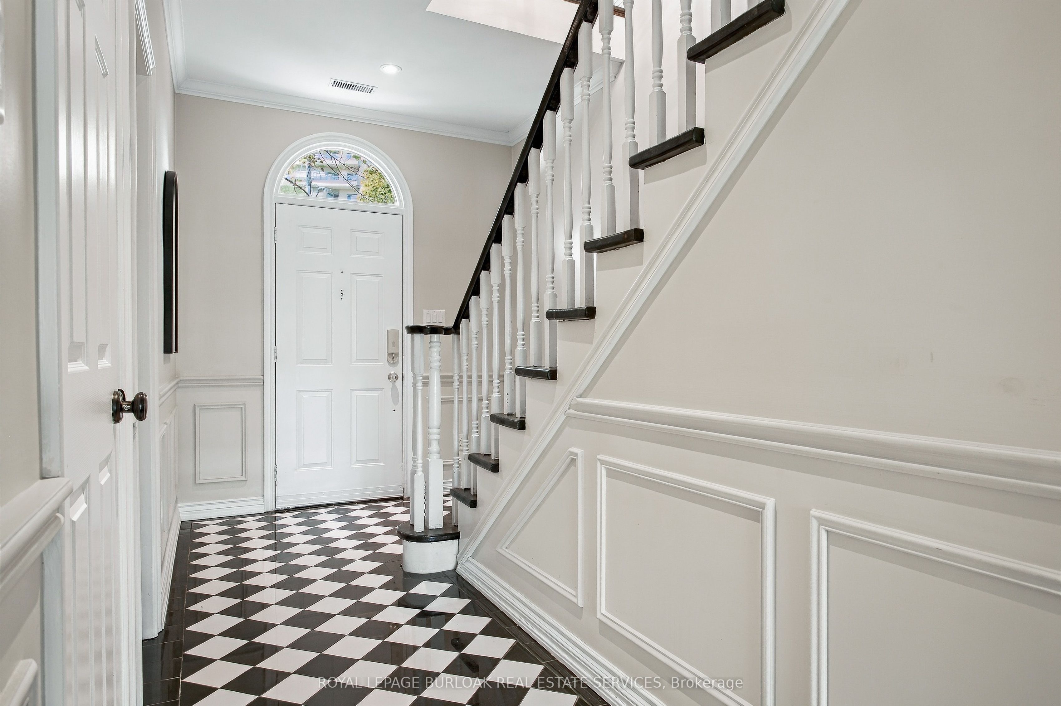 80 Fairwood Place W