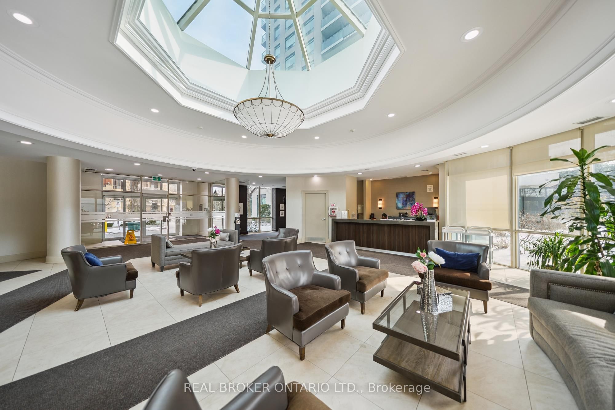 28 Harrison Garden Boulevard 808