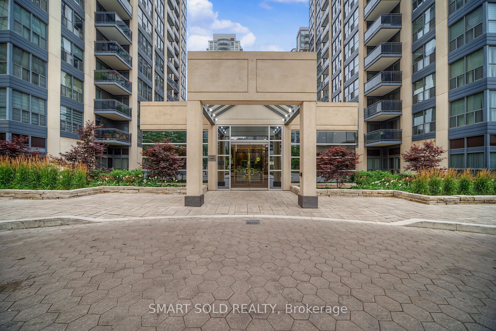 28 Hollywood Avenue 205