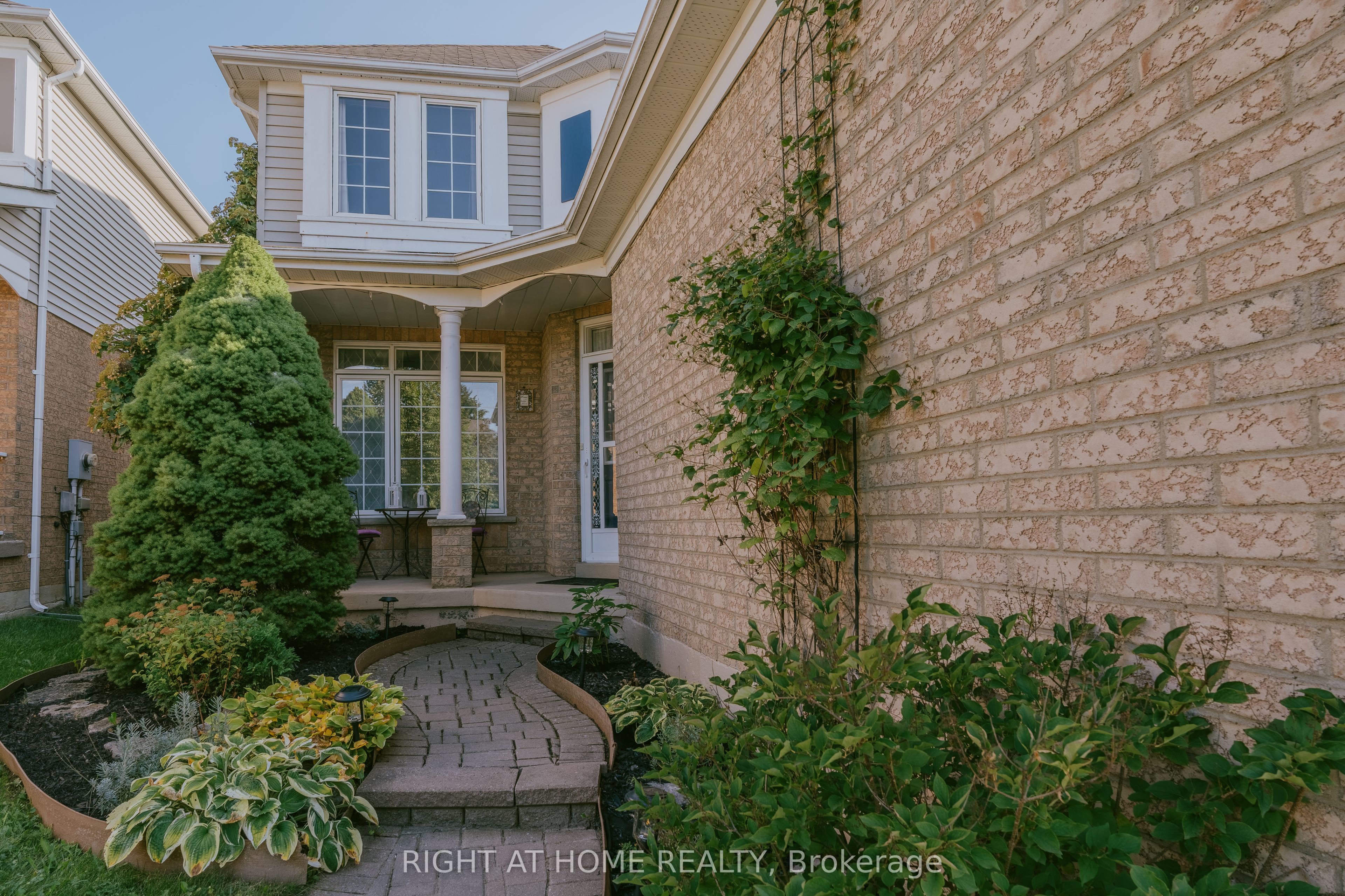 1014 Summitview Crescent