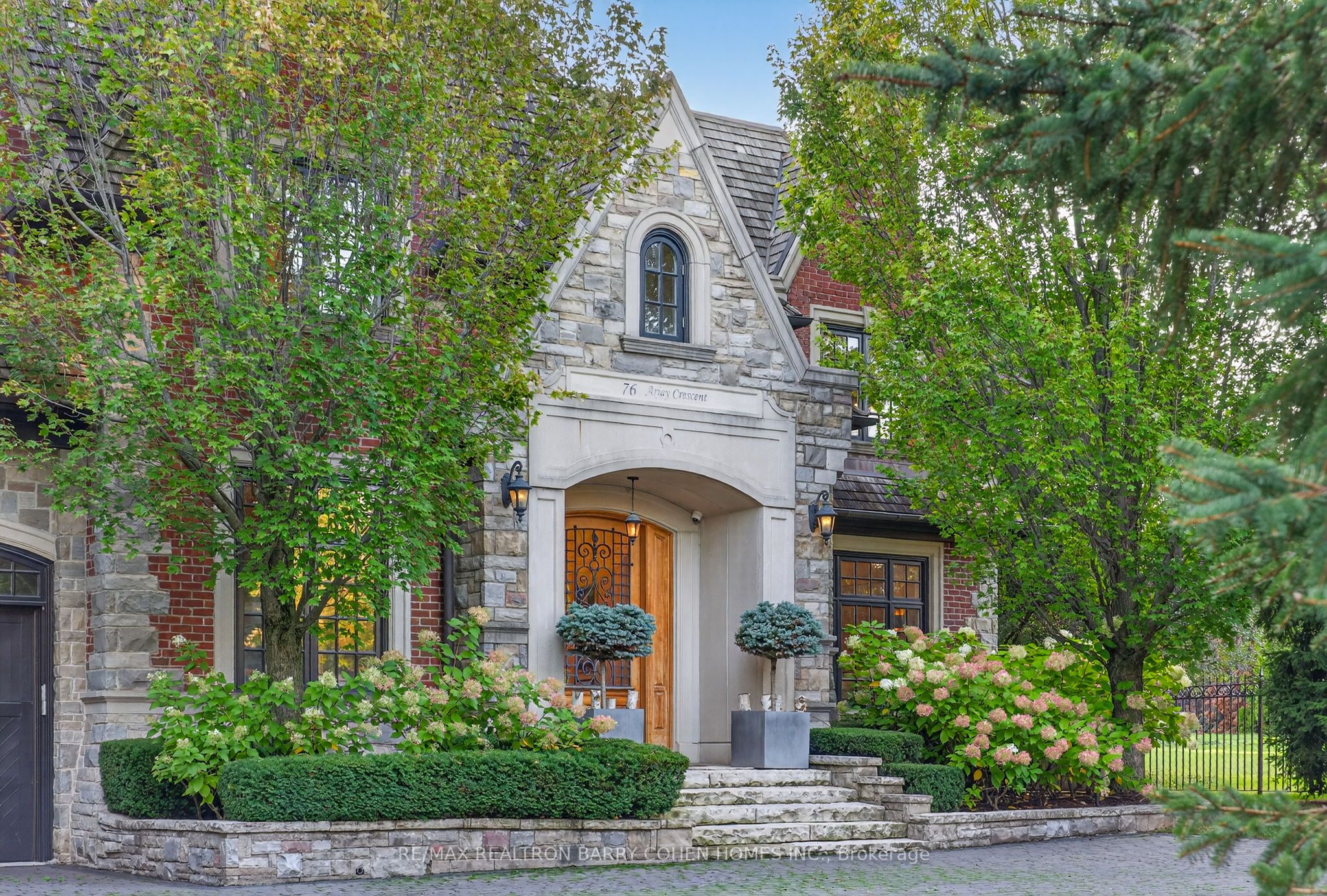 76 Arjay Crescent