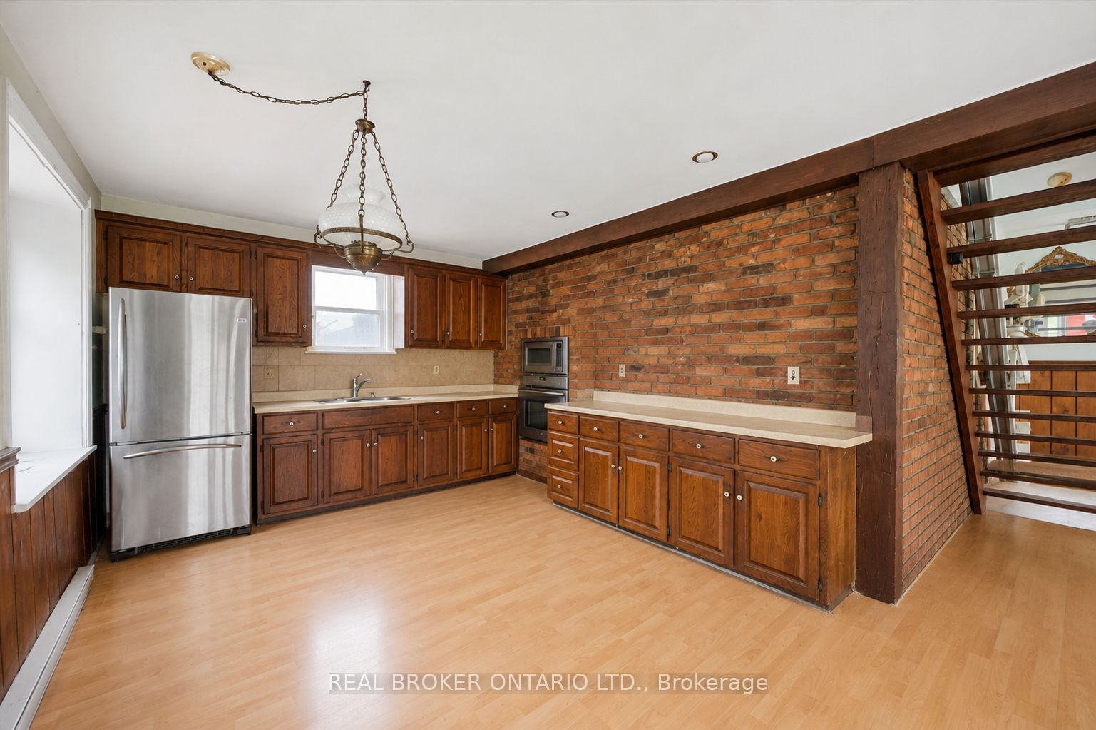 36 Elgin Street E