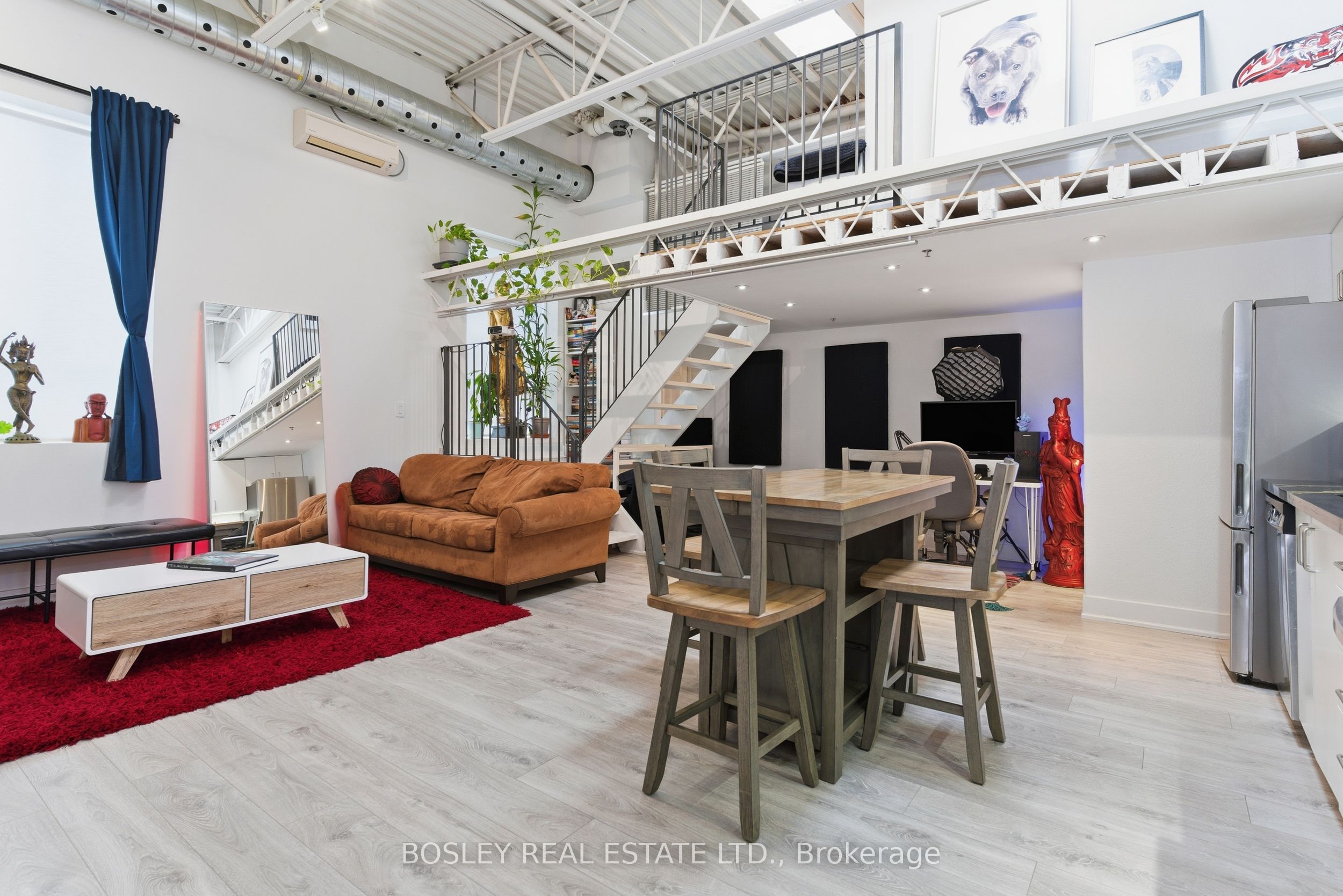 347 Sorauren Avenue 209