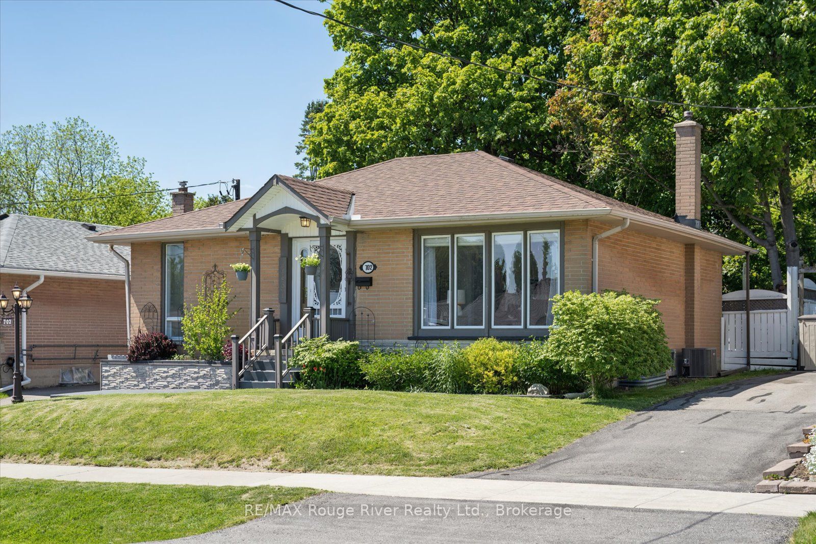 702 Gilbert Street W