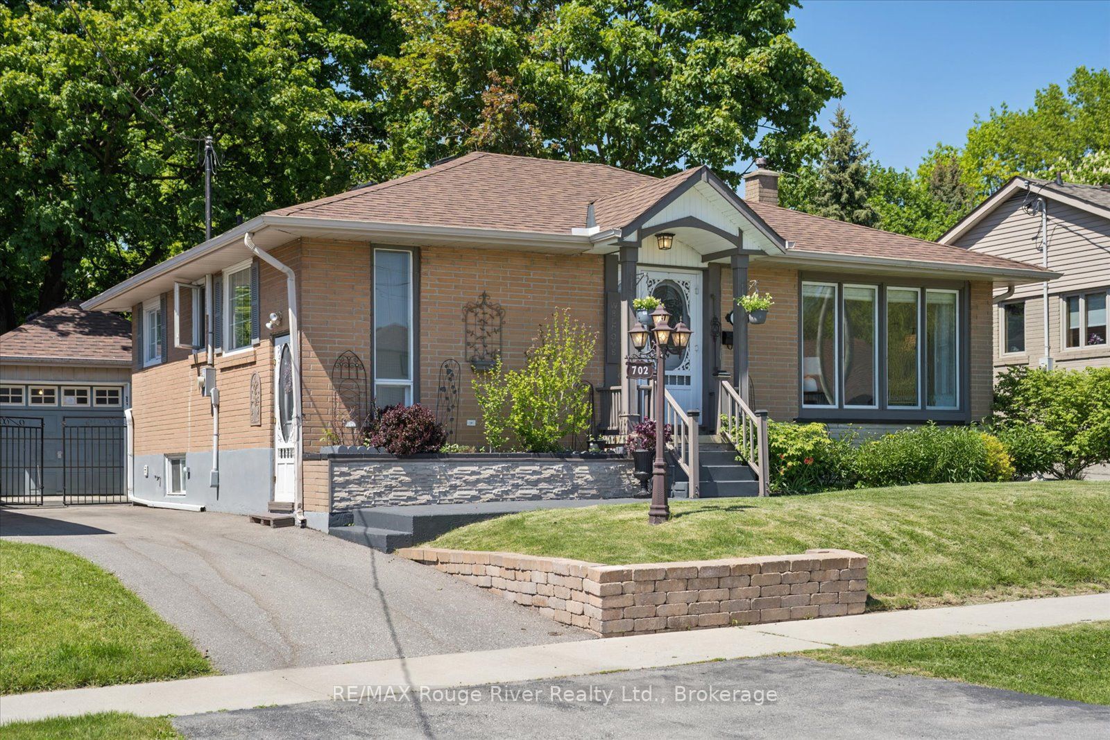 702 Gilbert Street W