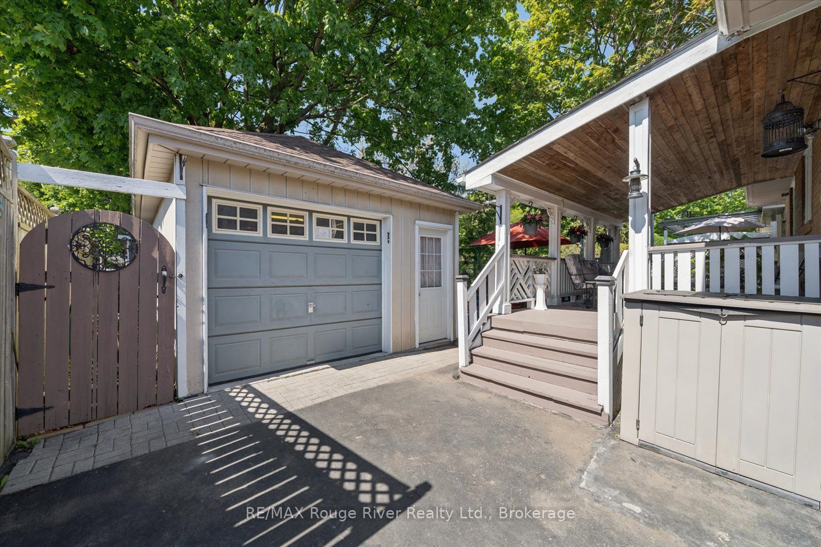 702 Gilbert Street W