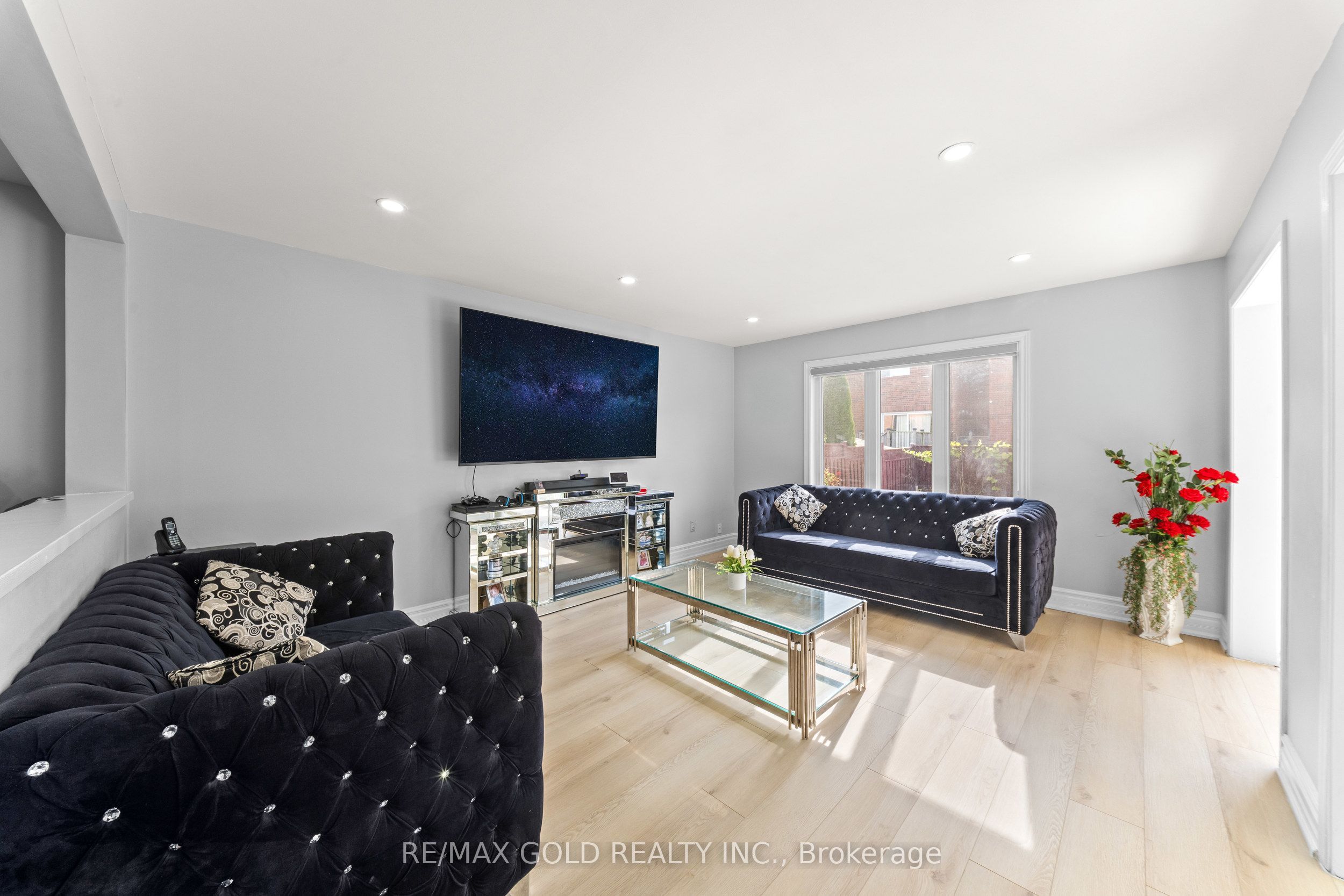 8 Bayridge Drive