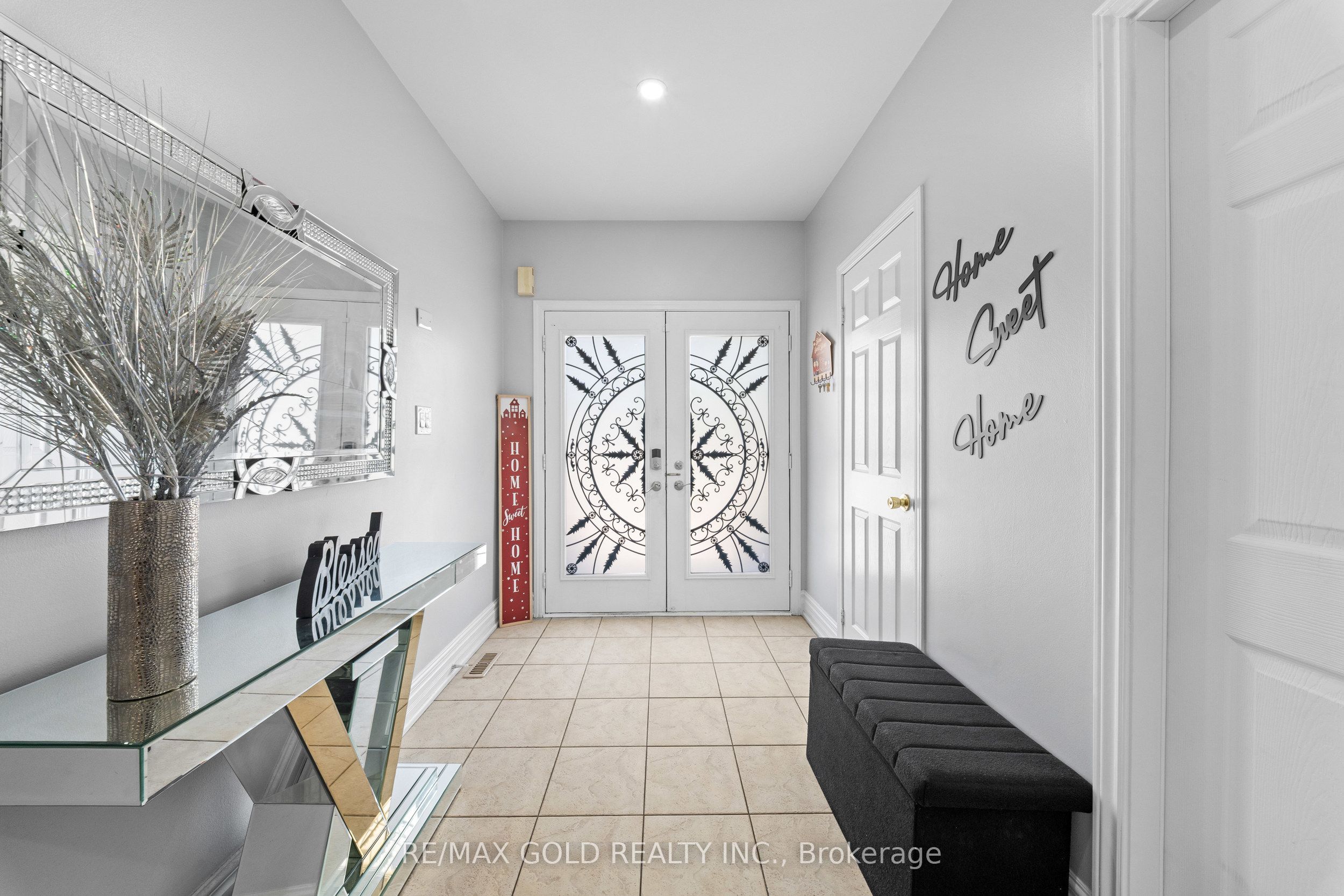 8 Bayridge Drive