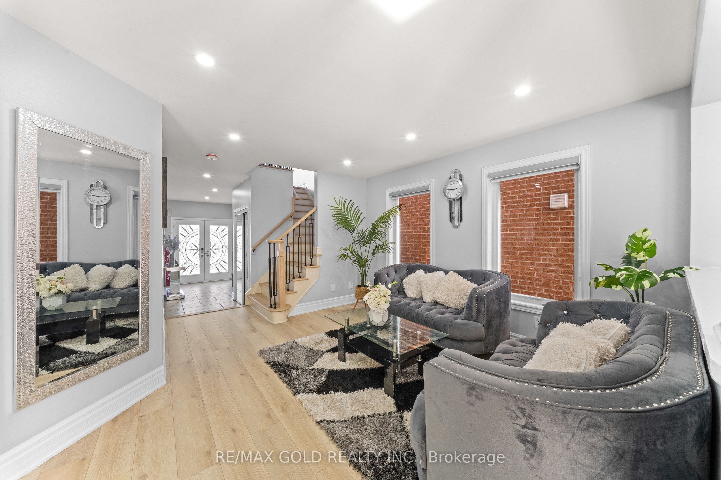 8 Bayridge Drive