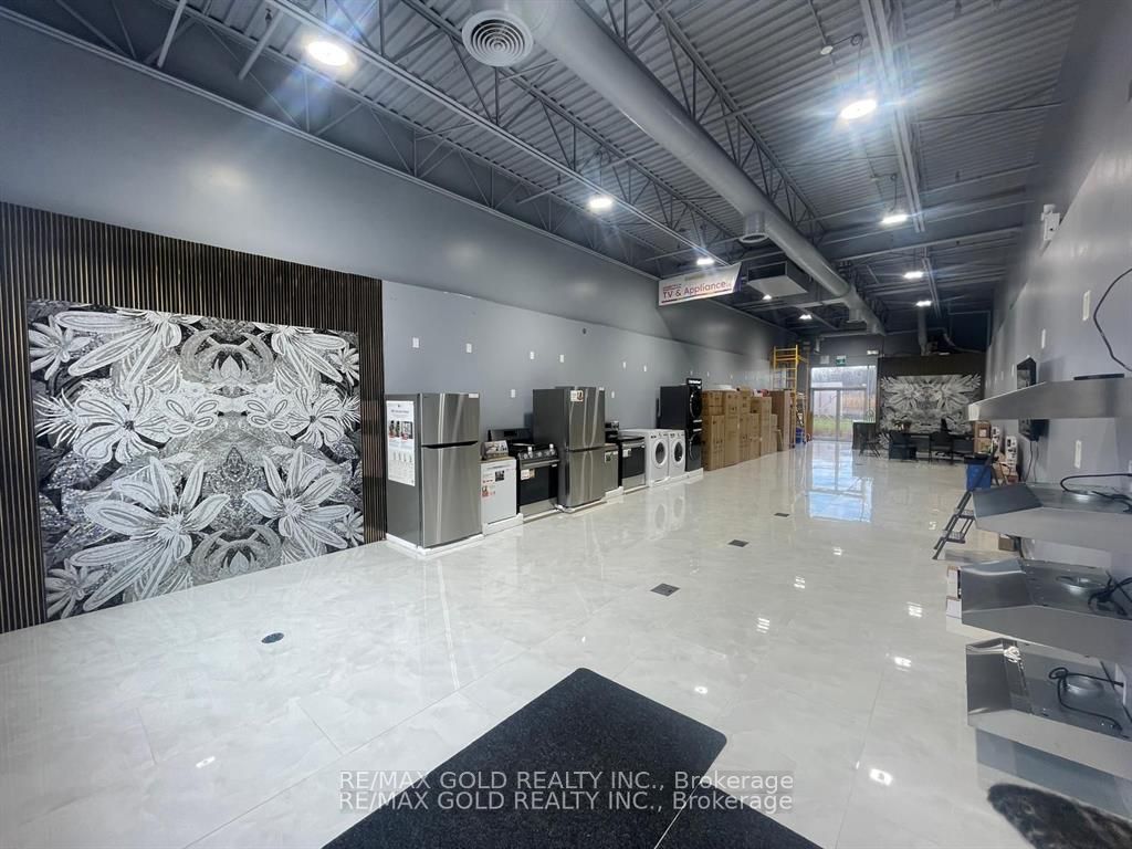 6101 Mayfield Road 4