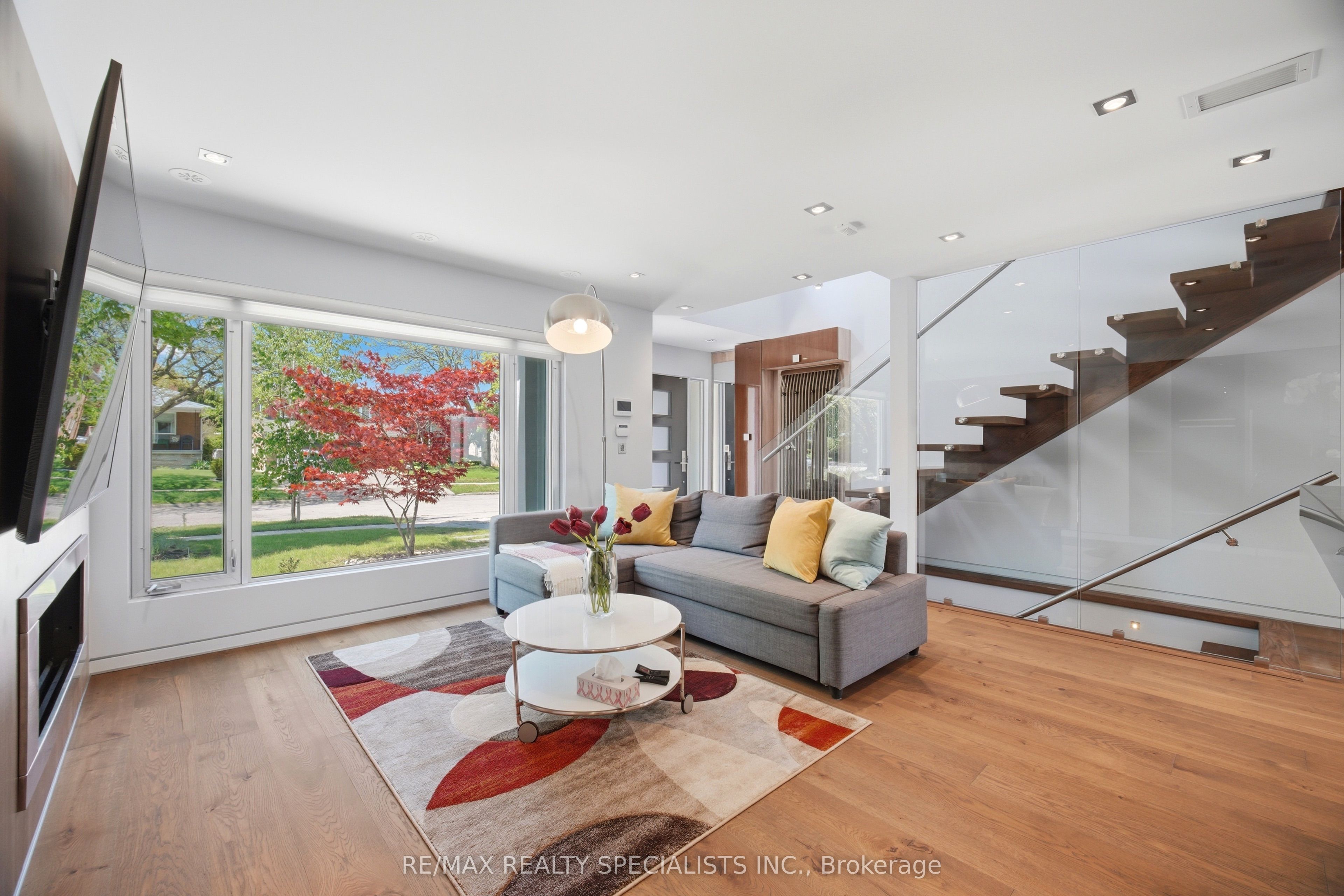 870 Hollowtree Crescent
