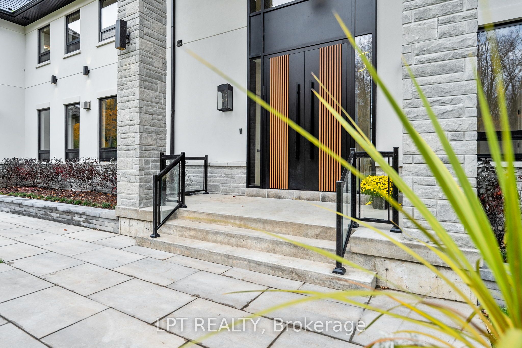 98 Mcrae Beach Road S