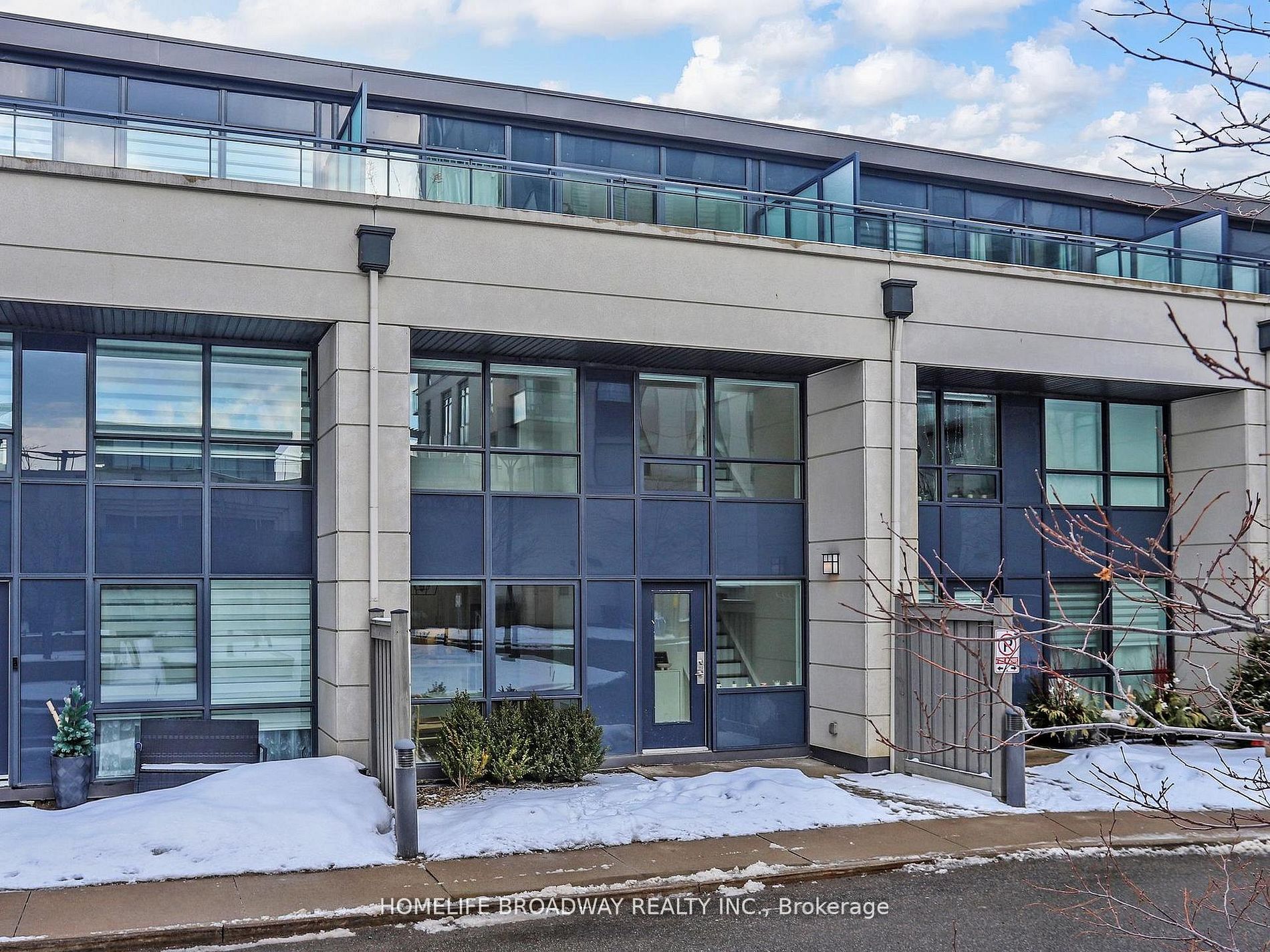24 Woodstream Boulevard 112