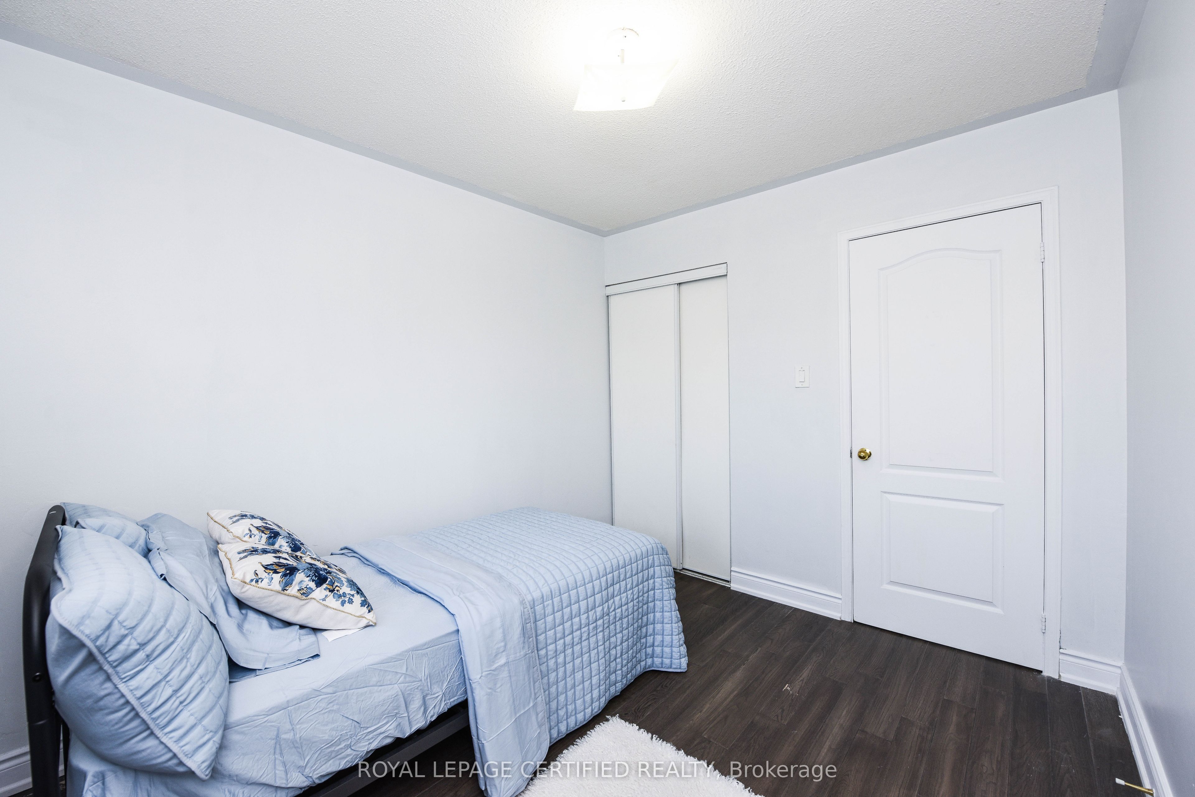 6037 Clover Ridge Crescent