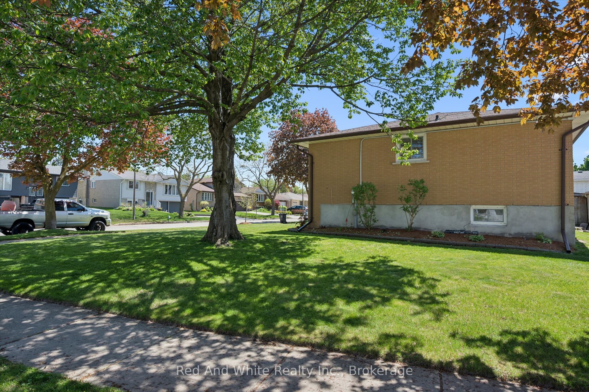 47 Oakhurst Crescent
