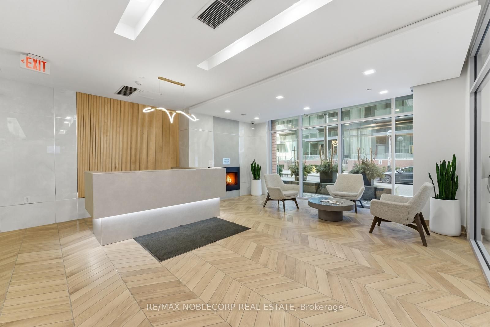 15 Bruyeres Mews 1106