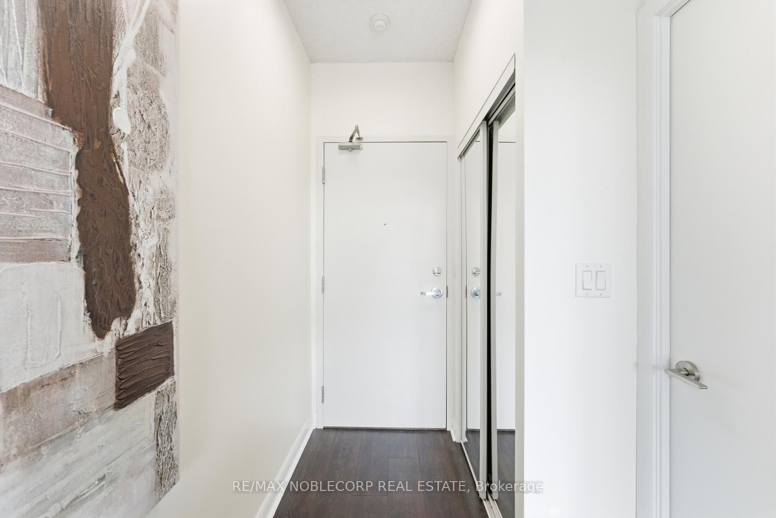 15 Bruyeres Mews 1106