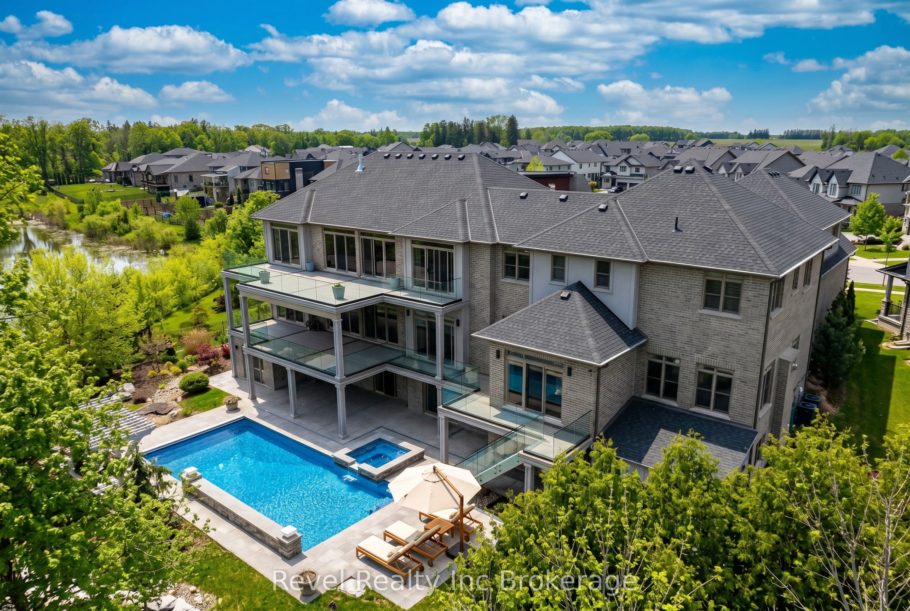 241 Tamarack Boulevard