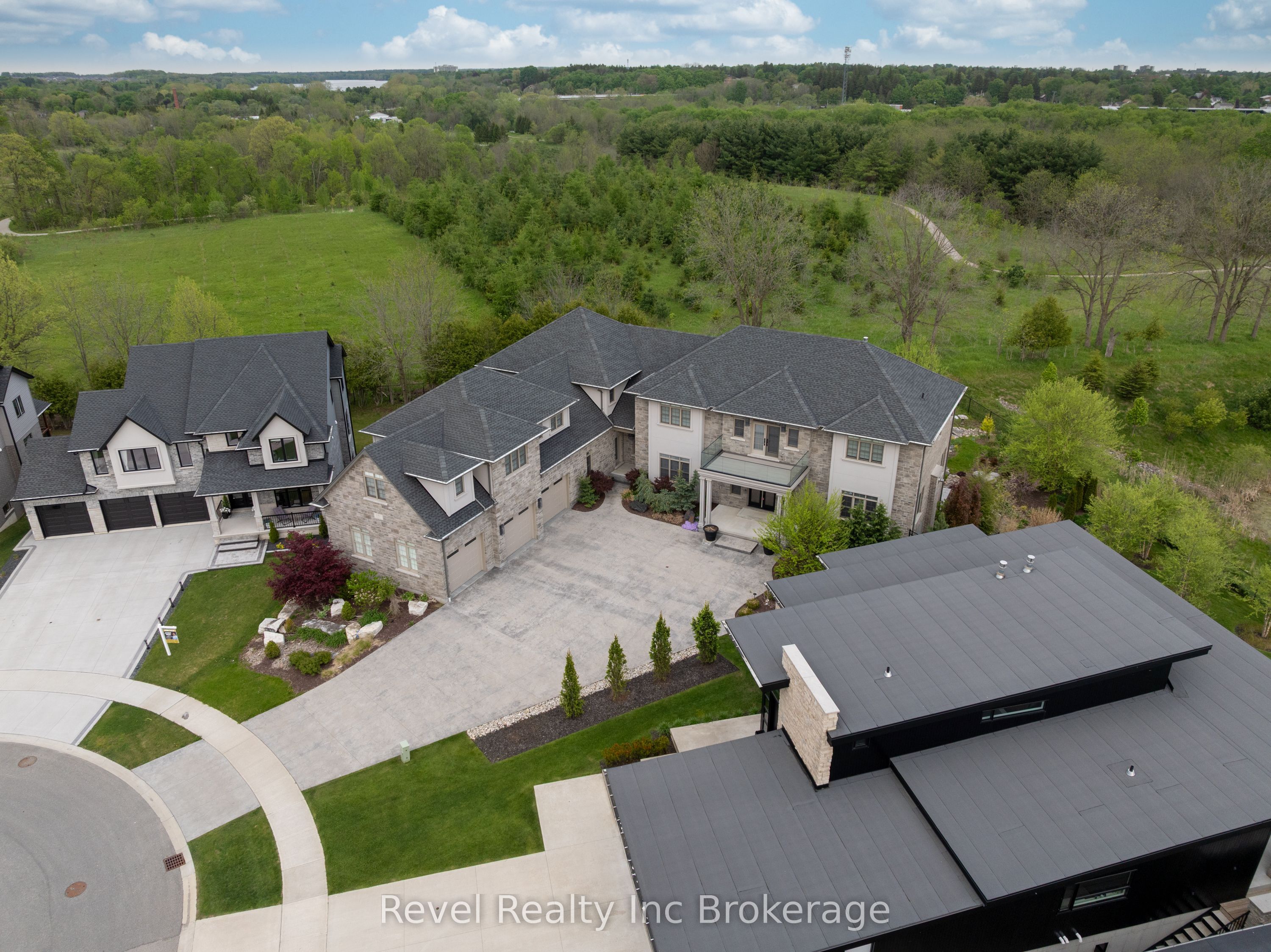 241 Tamarack Boulevard