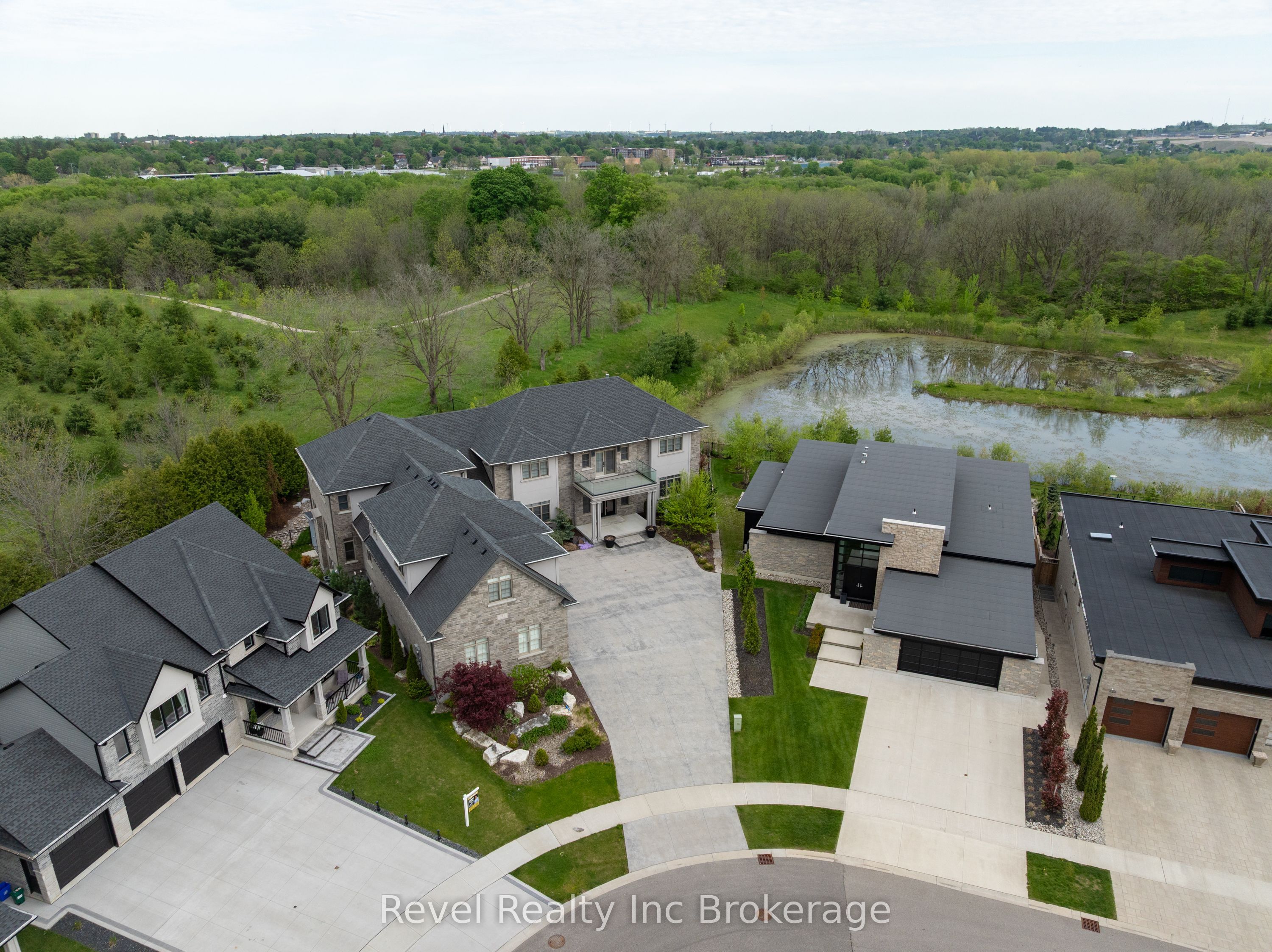 241 Tamarack Boulevard