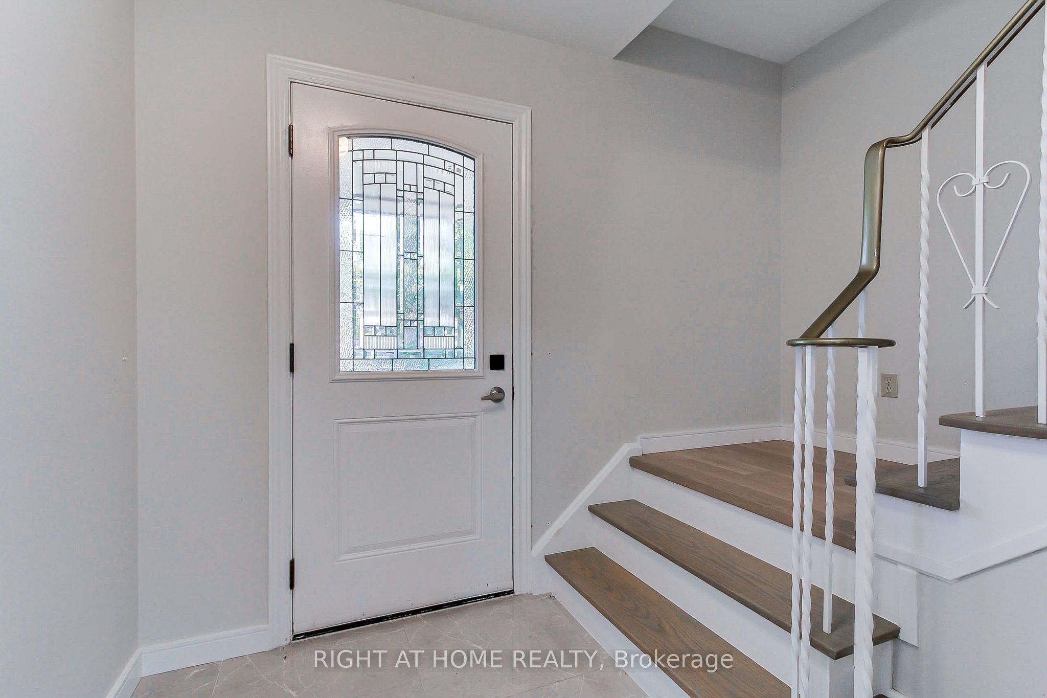 1715 Oberon Crescent
