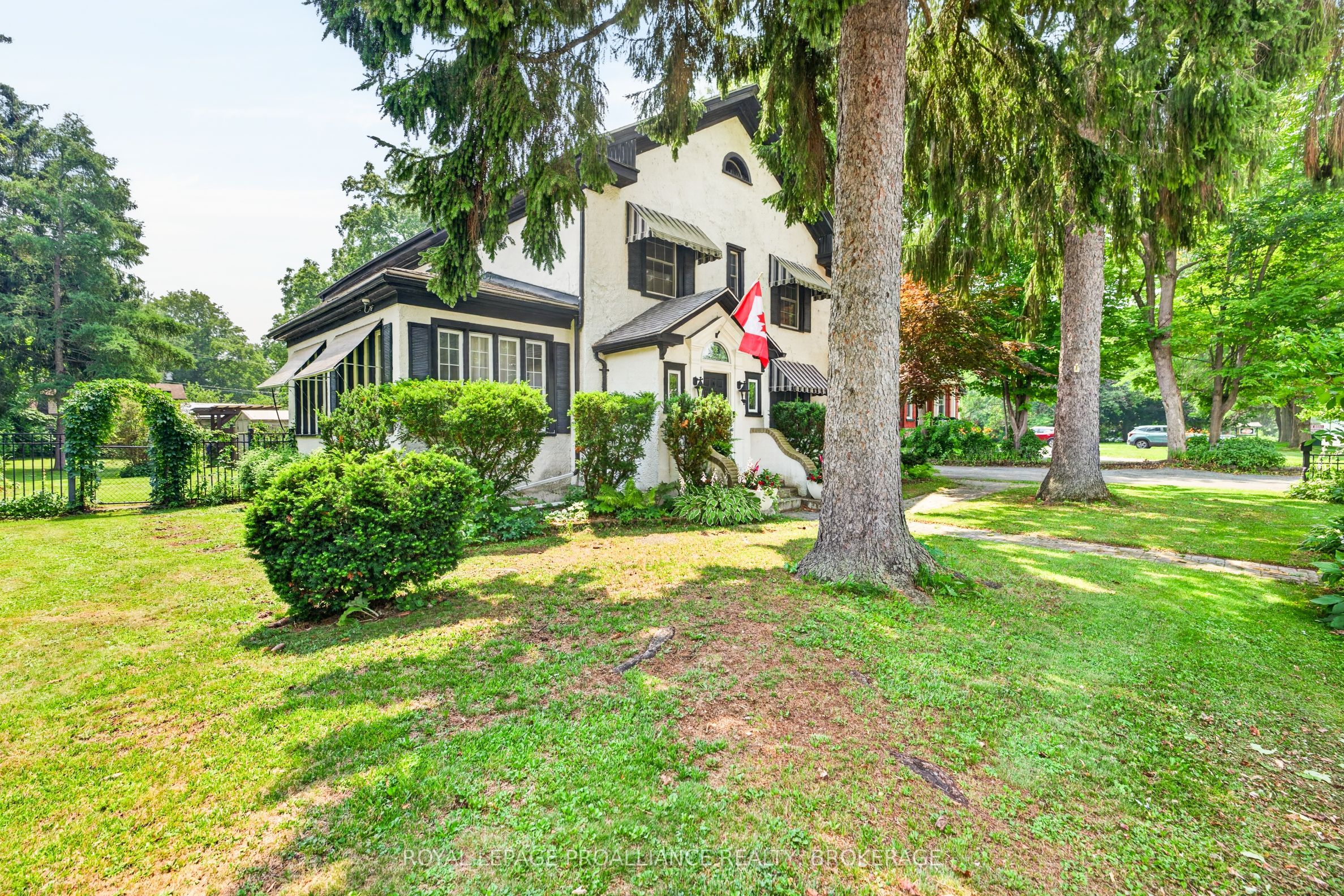 223 King Street W