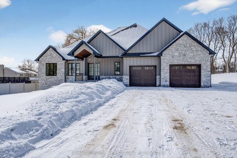 371 Maple Ridge Drive Kingston ON K7M 5P1