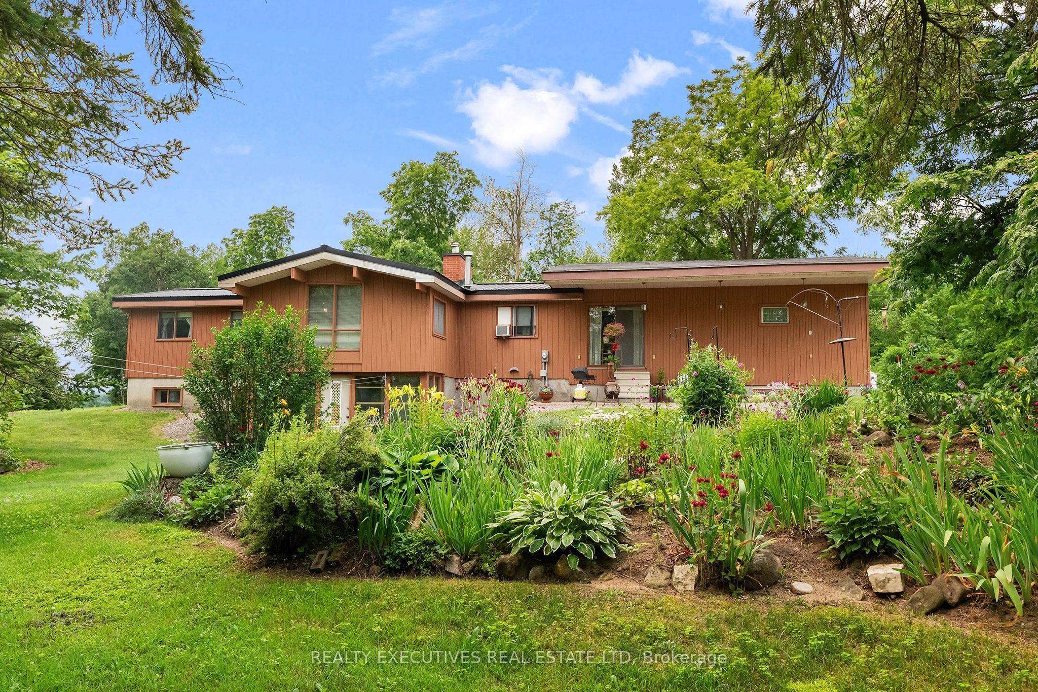 785 Boundary Road
