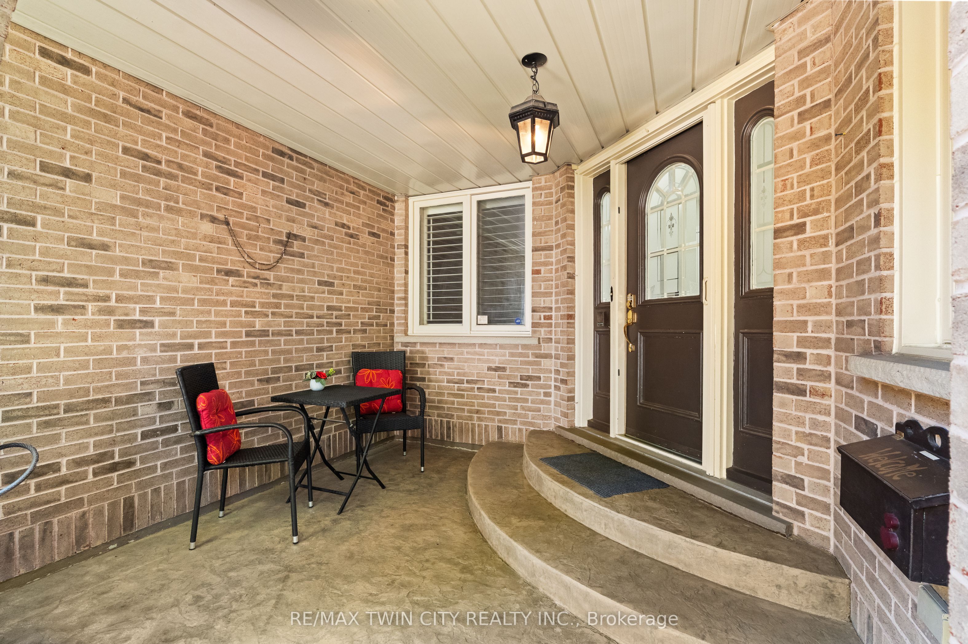648 Bayhampton Crescent