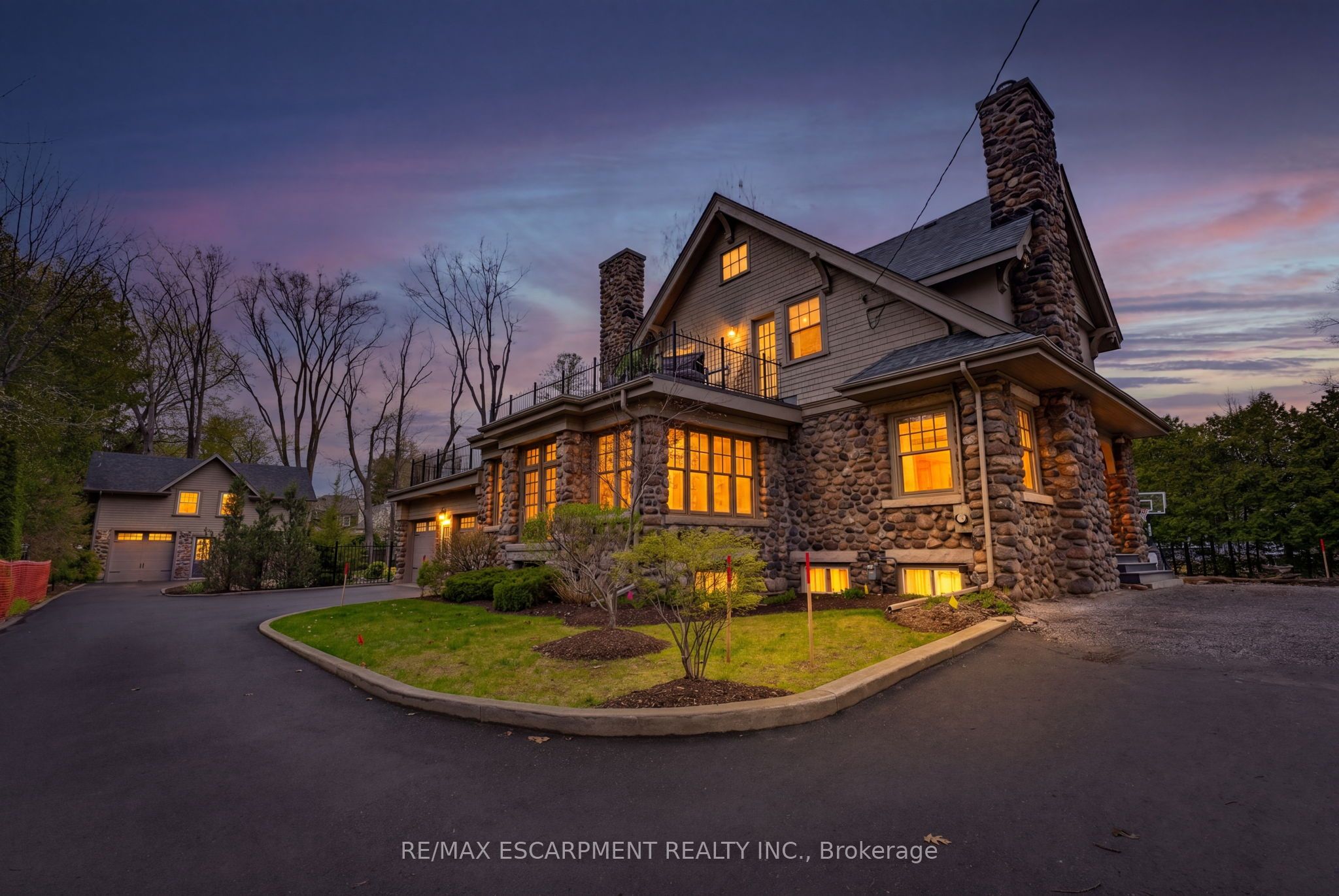 3083 LAKESHORE Road