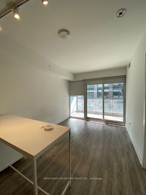 77 Shuter Street 603