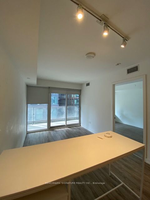 77 Shuter Street 603