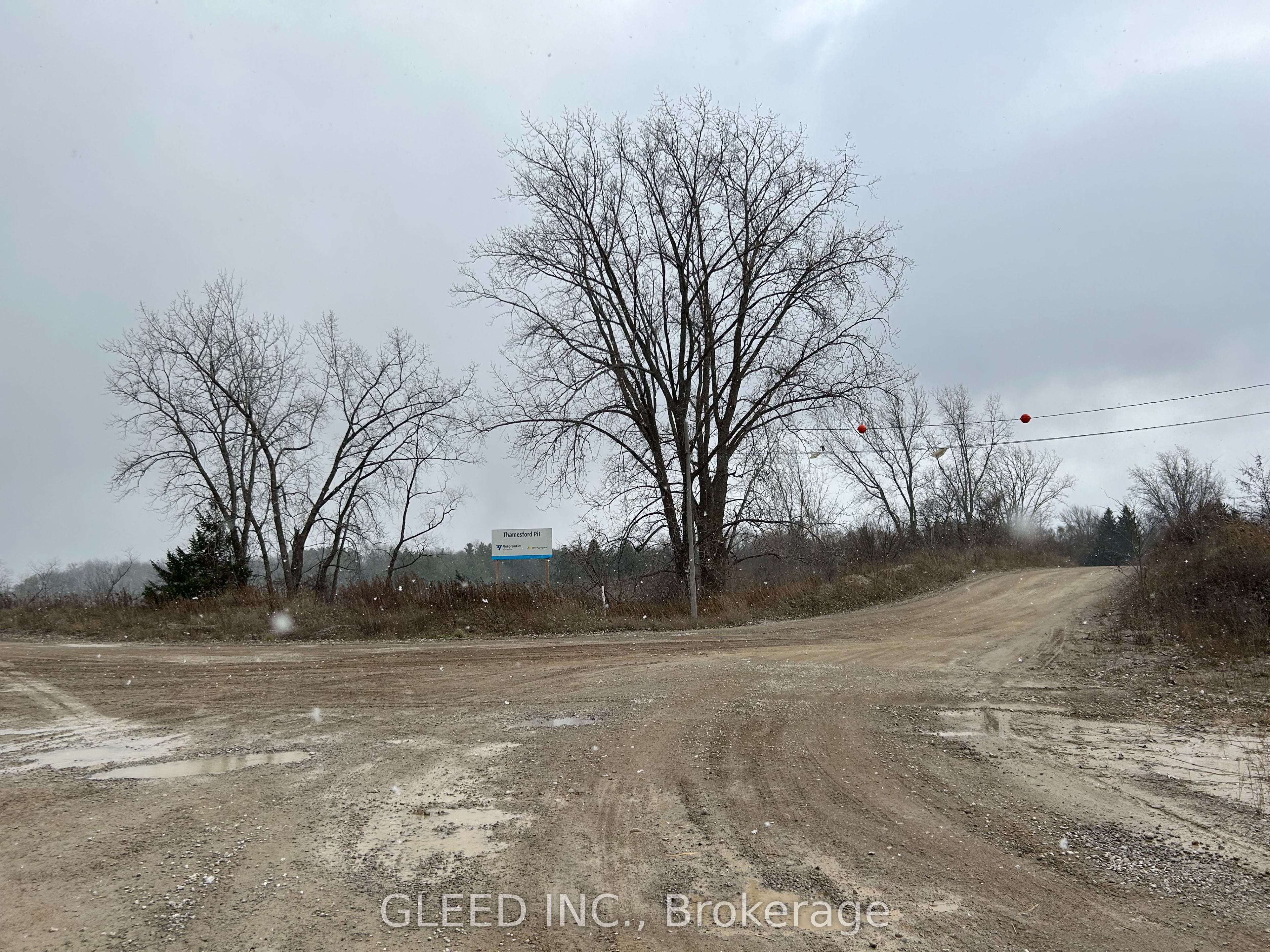 6087 Dundas Street