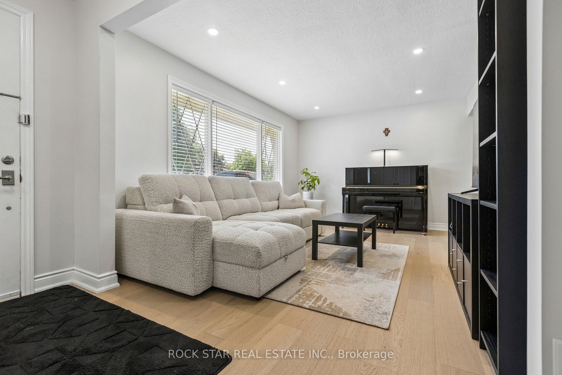 130 Hudson Crescent