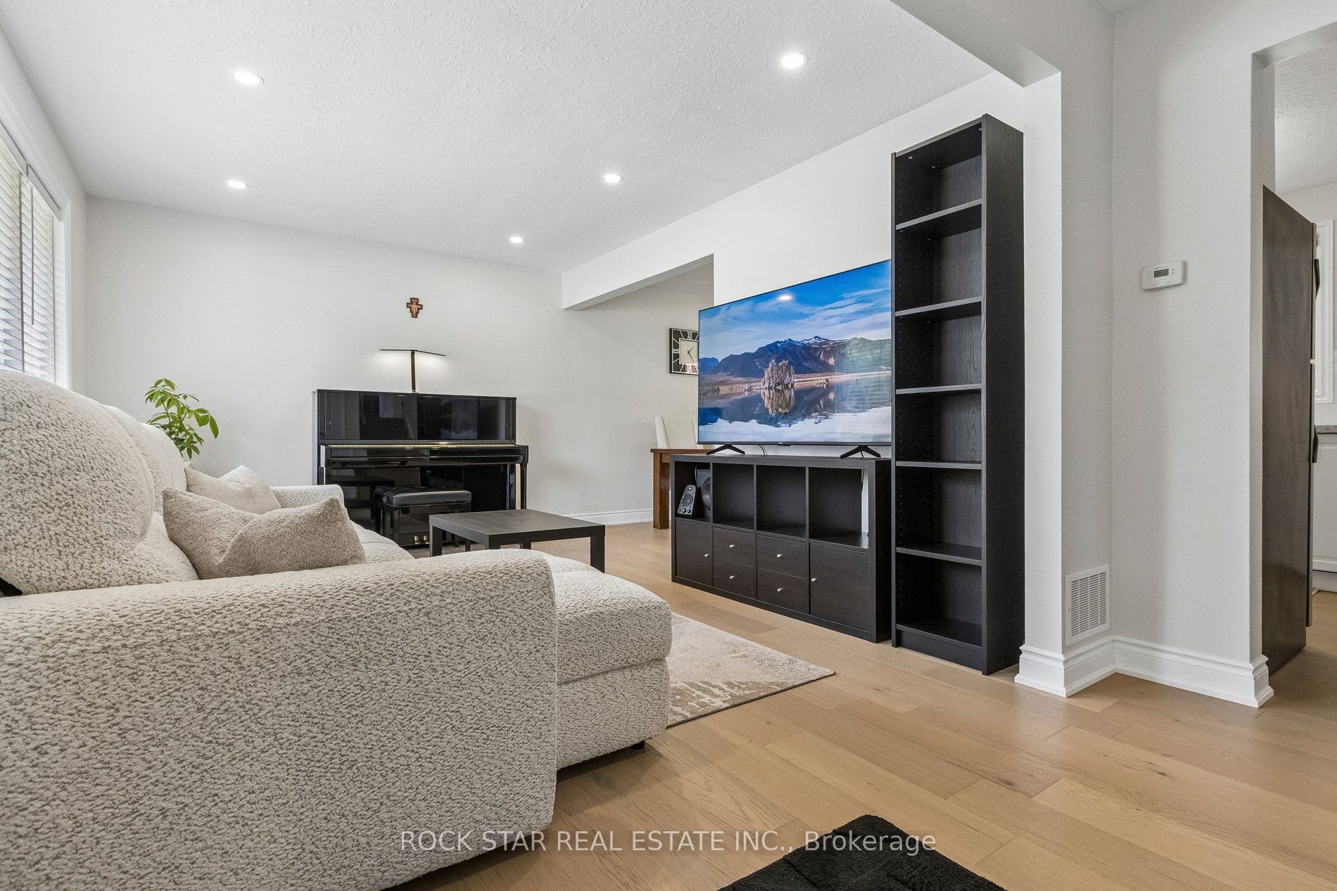 130 Hudson Crescent