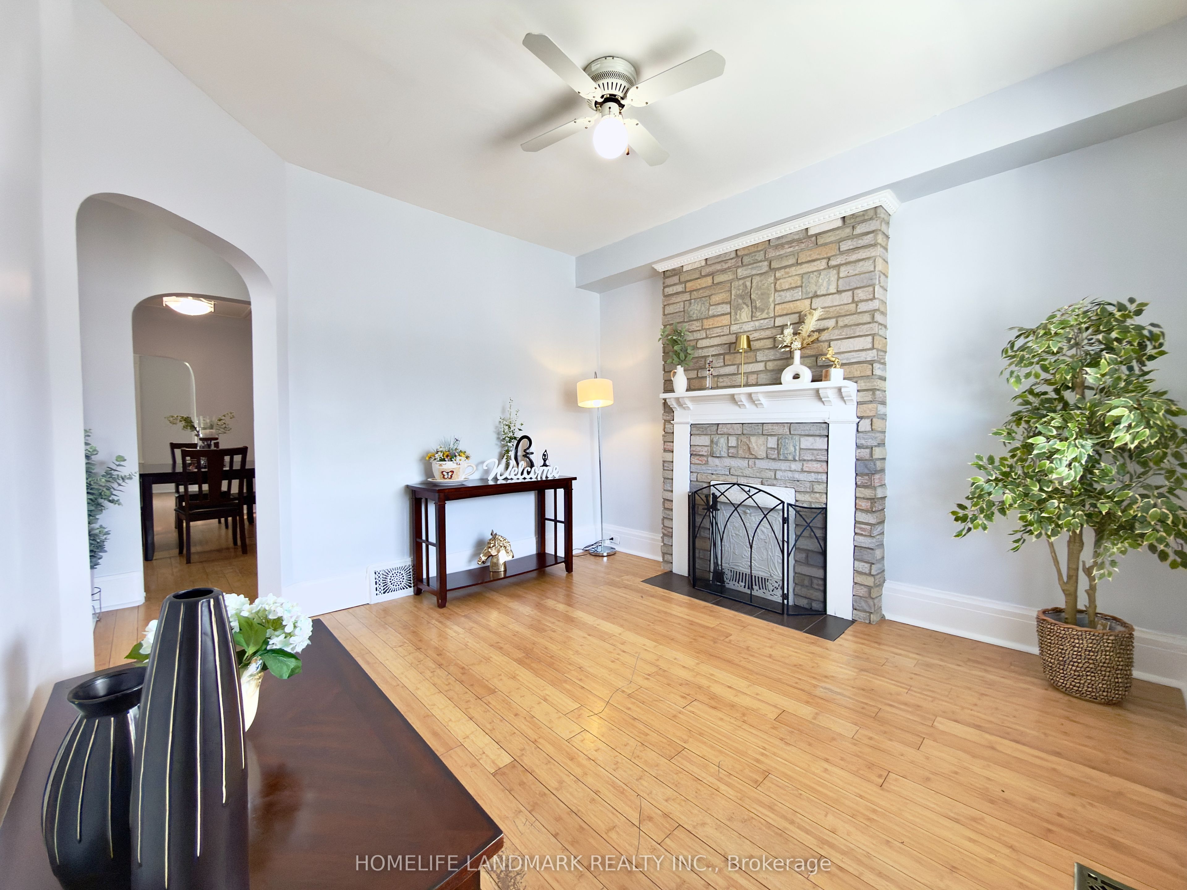 67 Banting Avenue