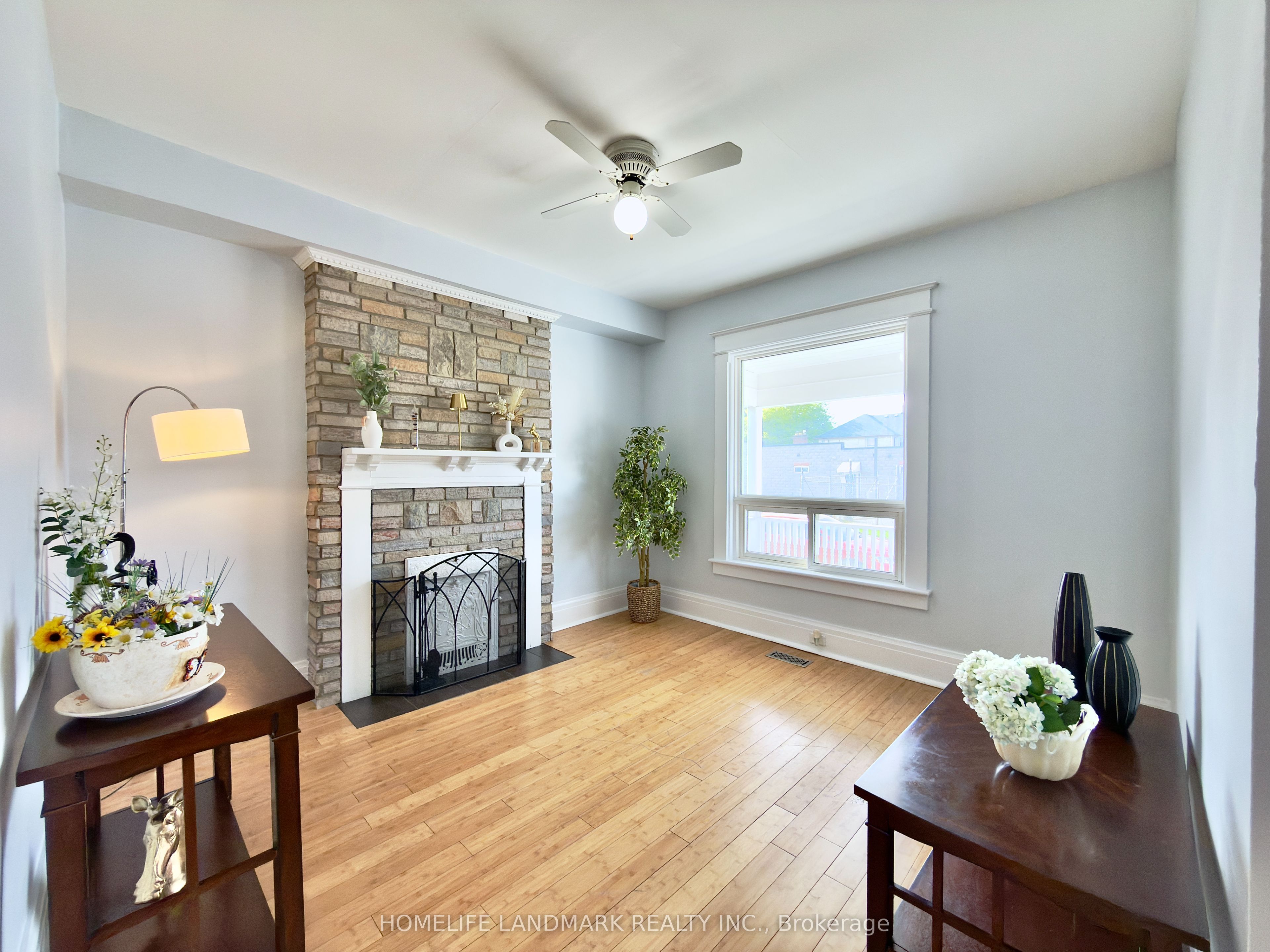 67 Banting Avenue