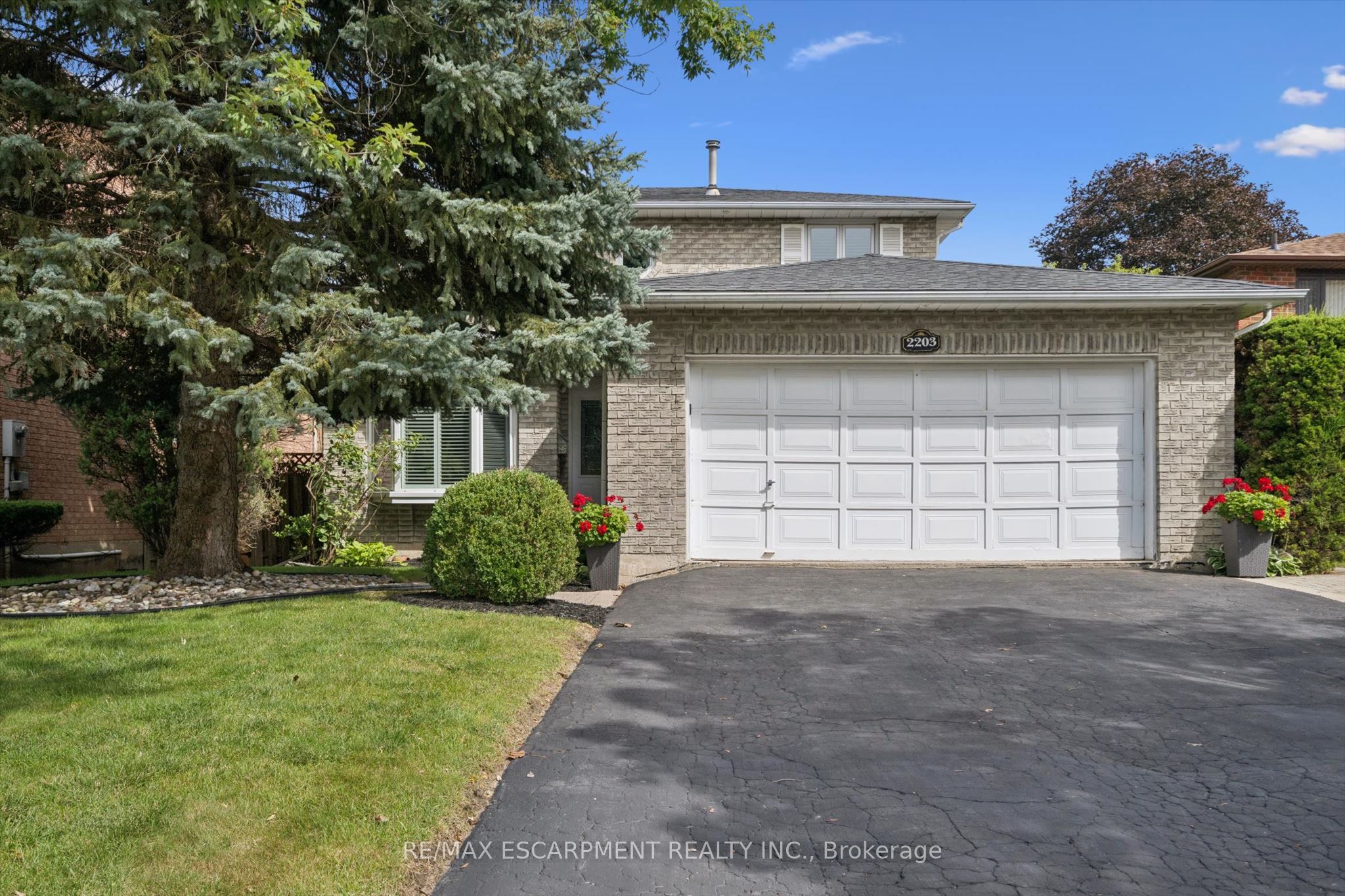 2203 Robin Drive