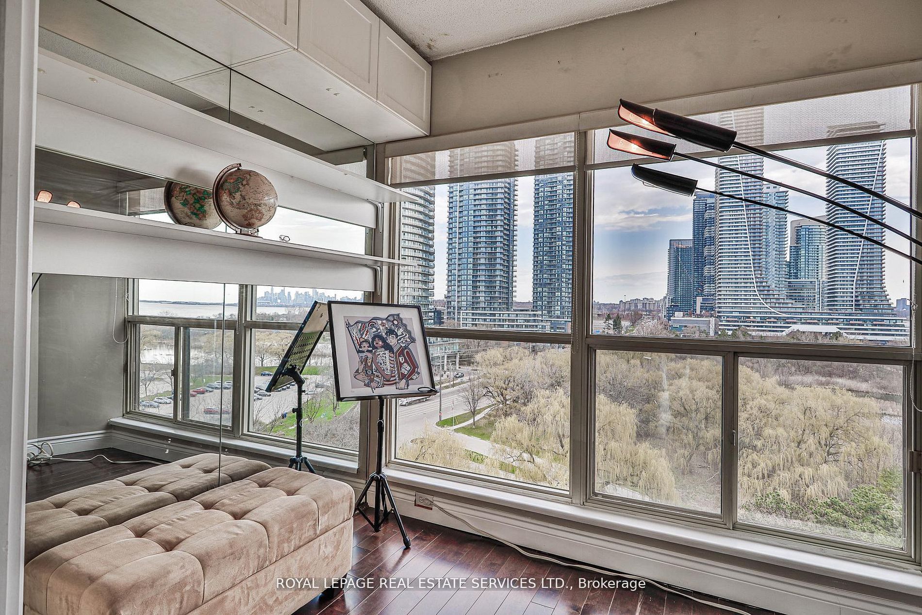 2261 Lake shore Boulevard W 1010