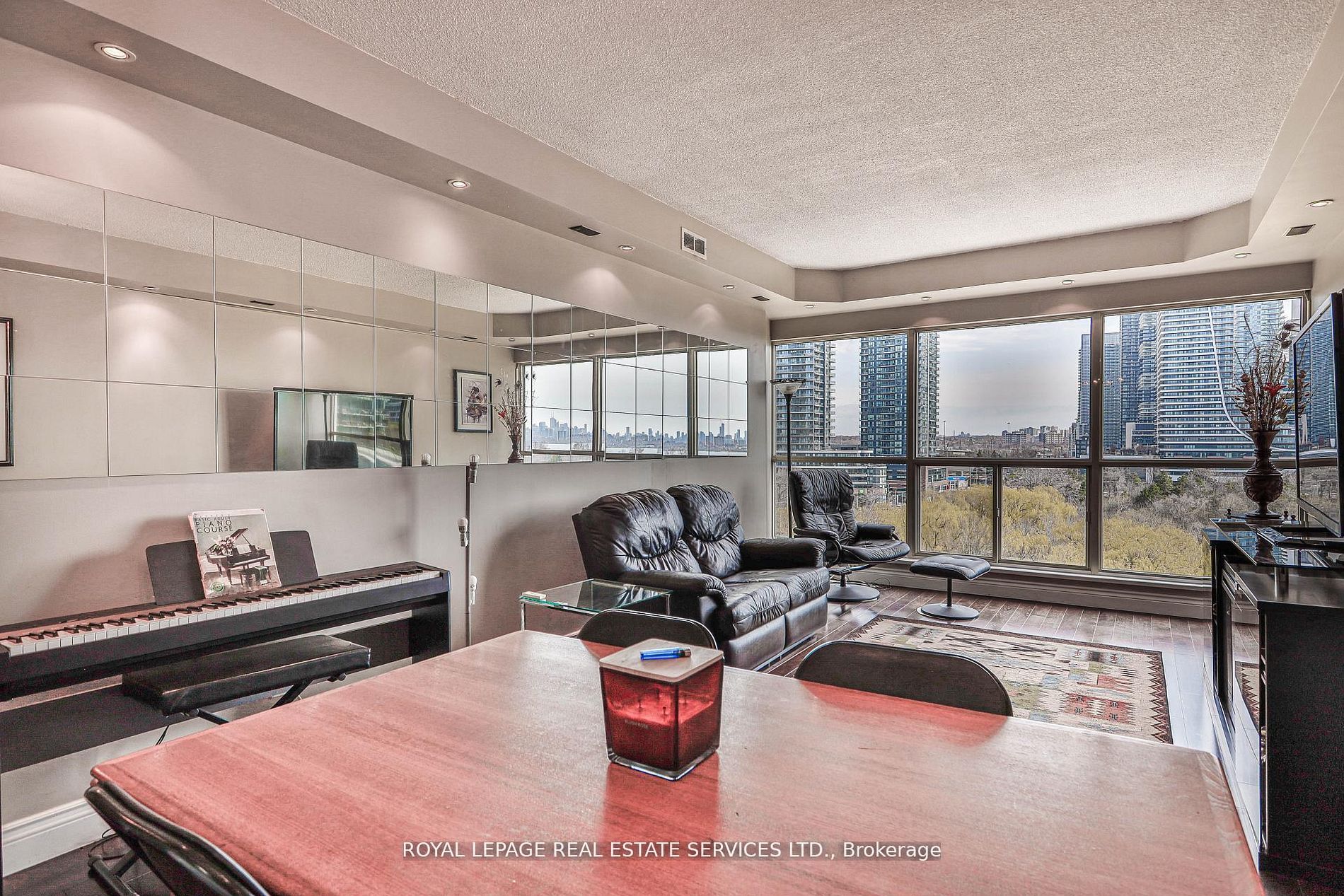 2261 Lake shore Boulevard W 1010