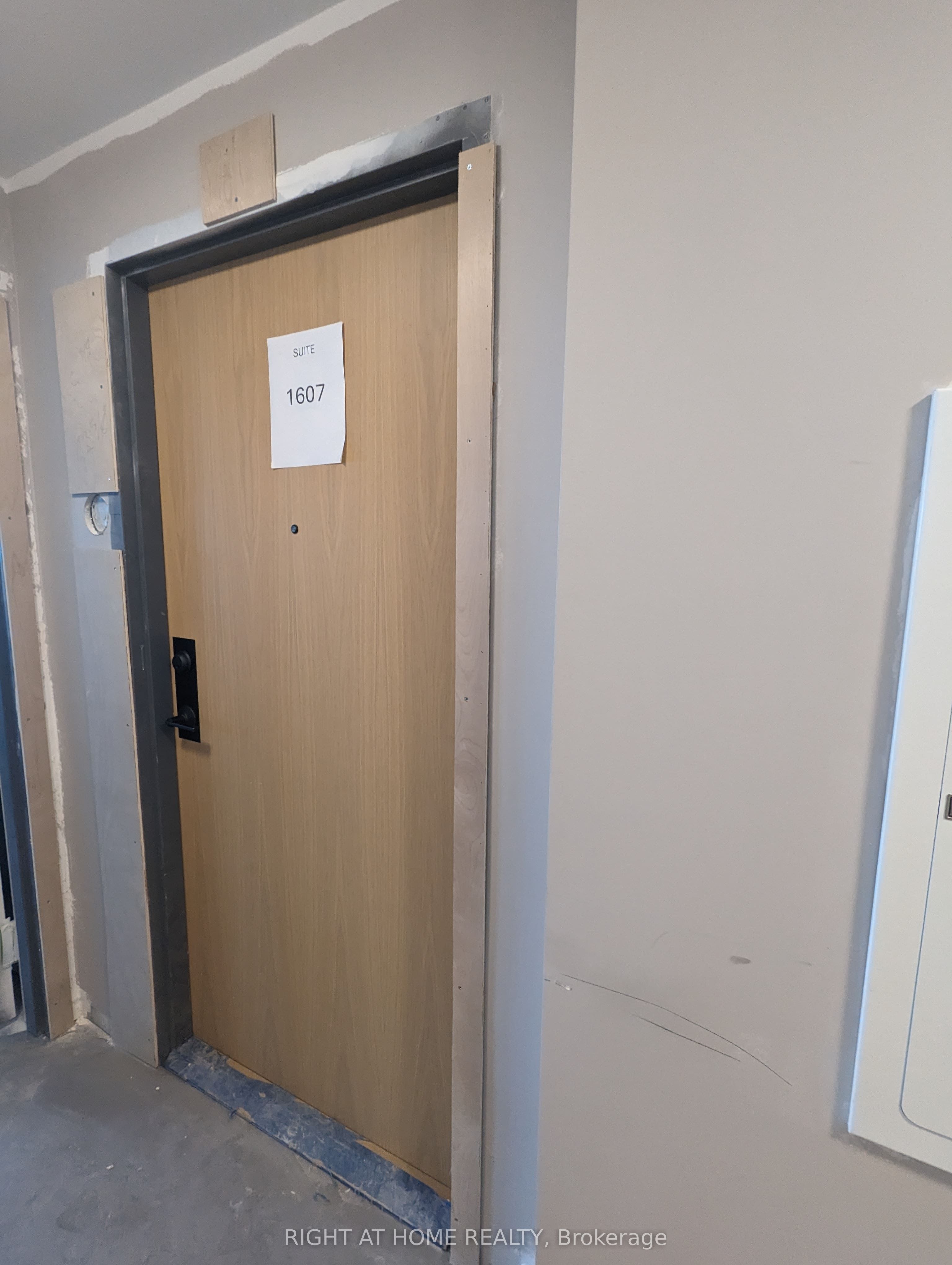 202 Burnhamthorpe Road E 1607