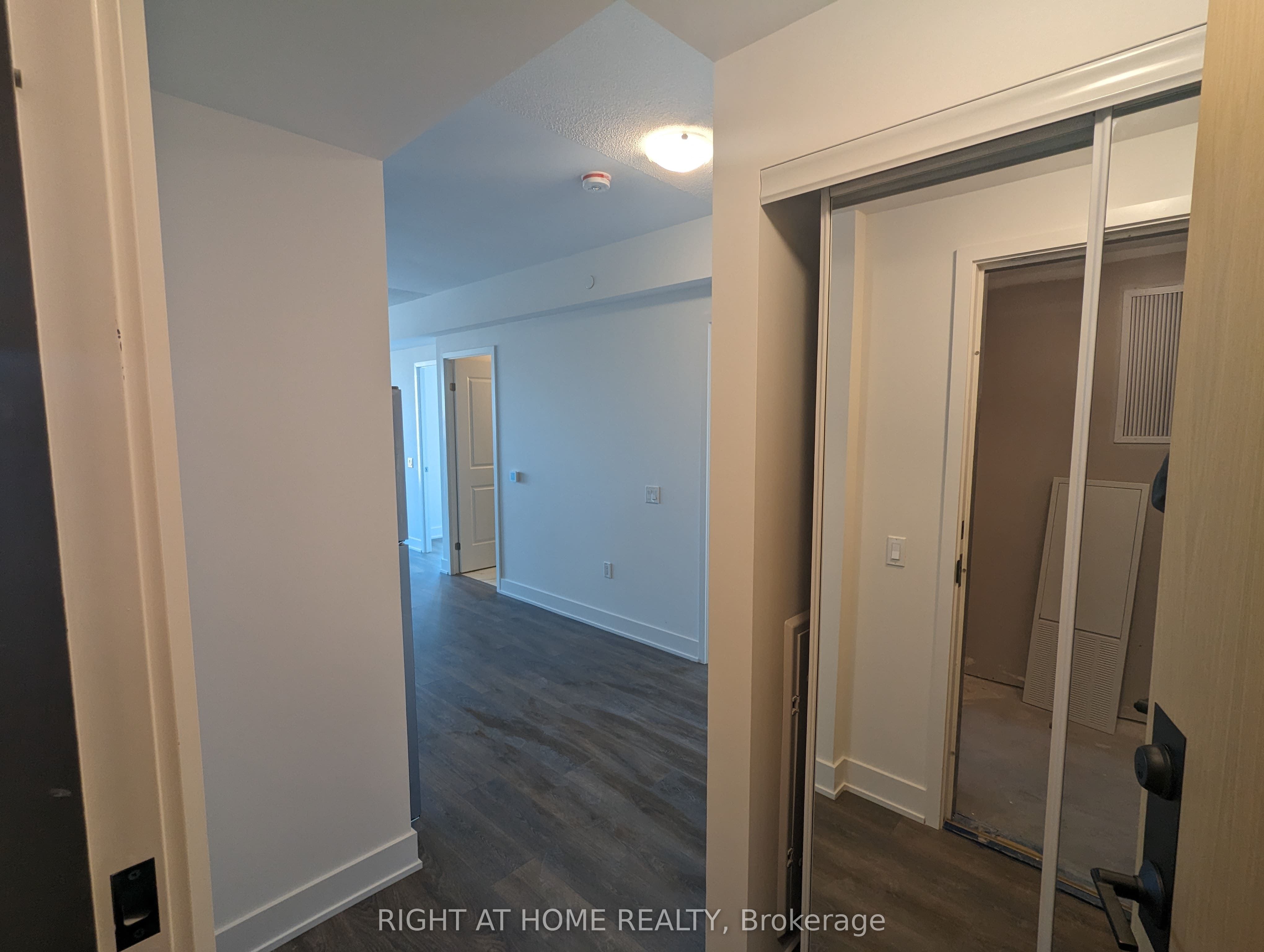 202 Burnhamthorpe Road E 1607