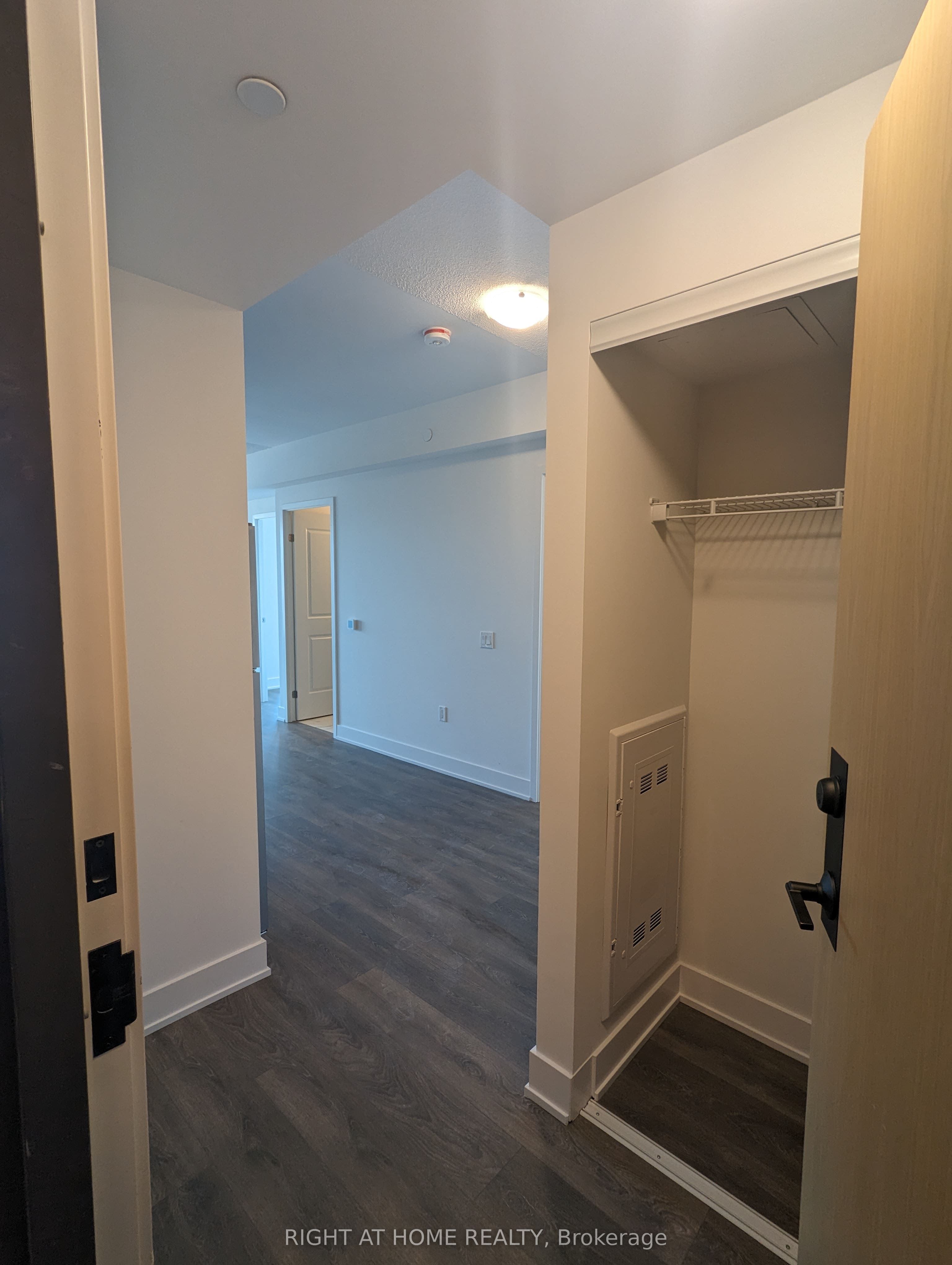 202 Burnhamthorpe Road E 1607