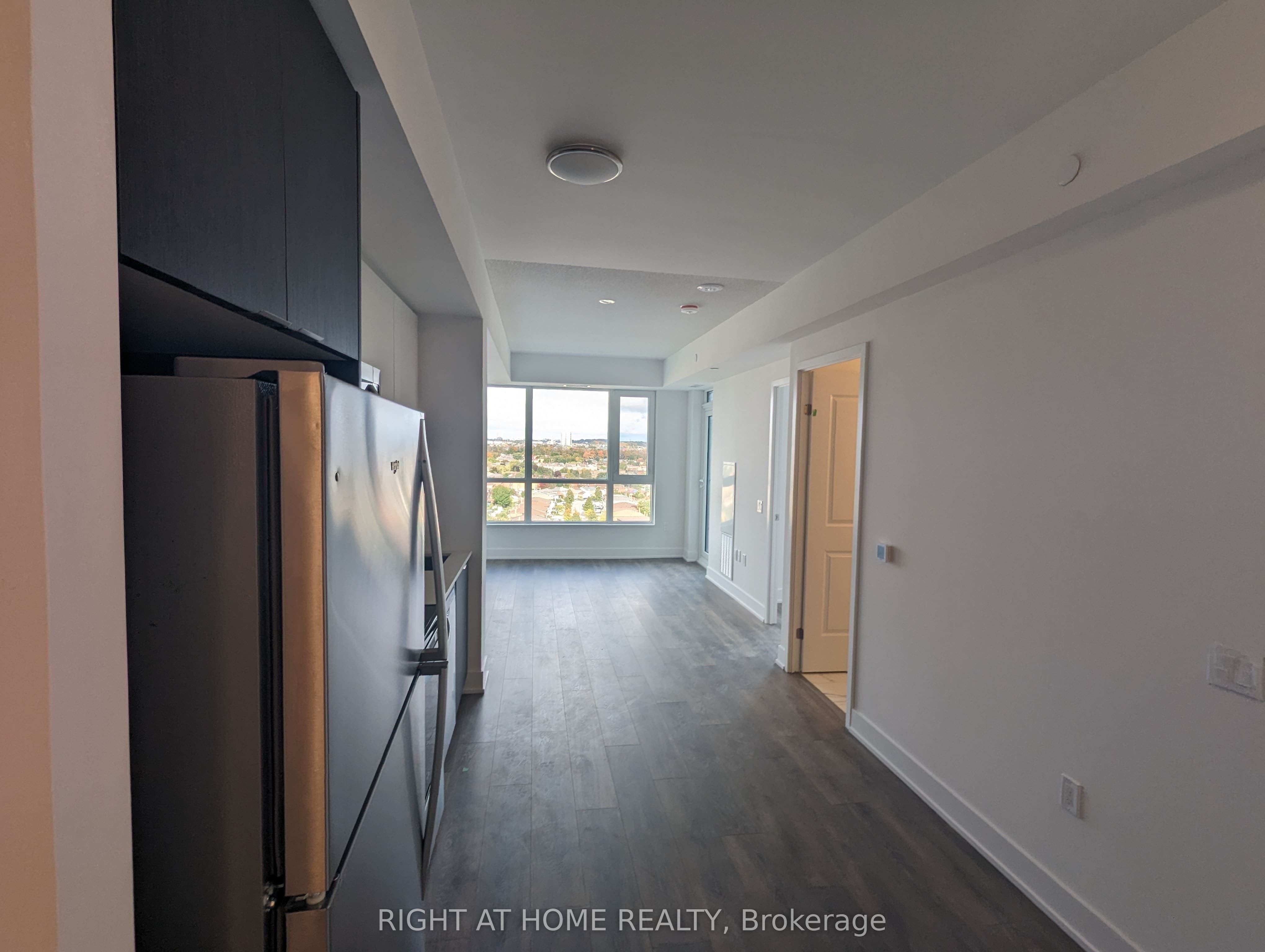 202 Burnhamthorpe Road E 1607