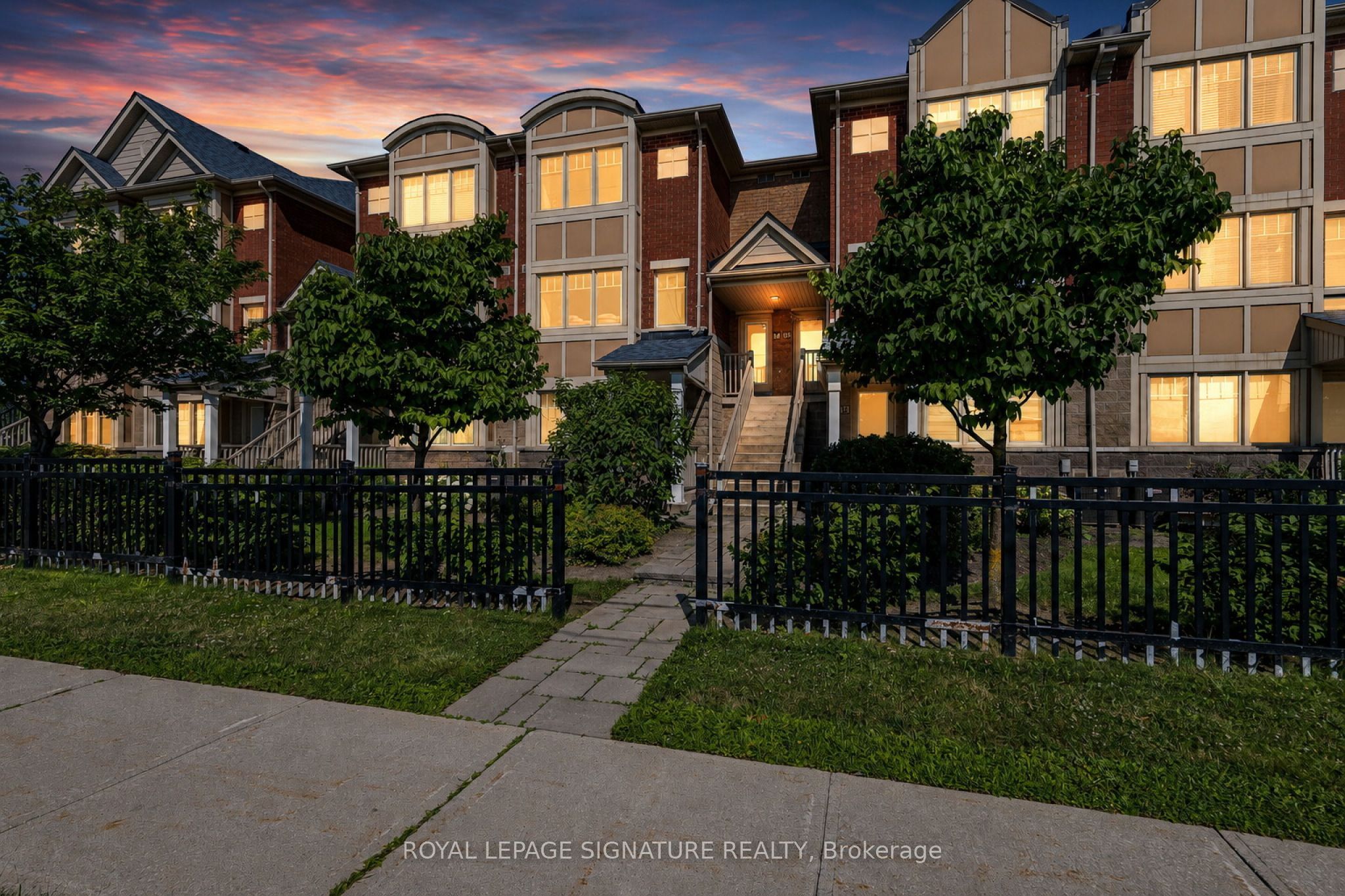3985 Eglinton Avenue W 17