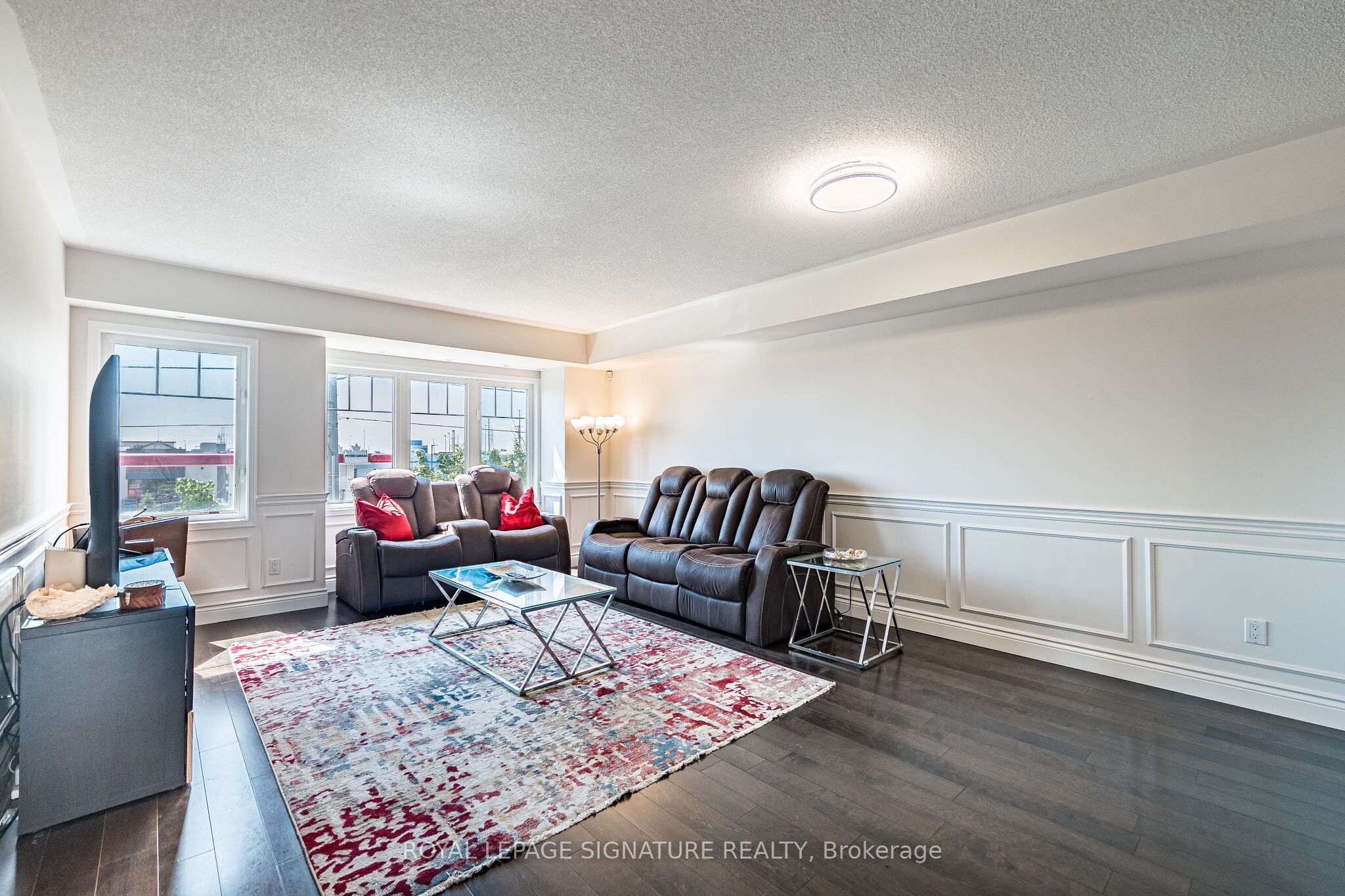 3985 Eglinton Avenue W 17