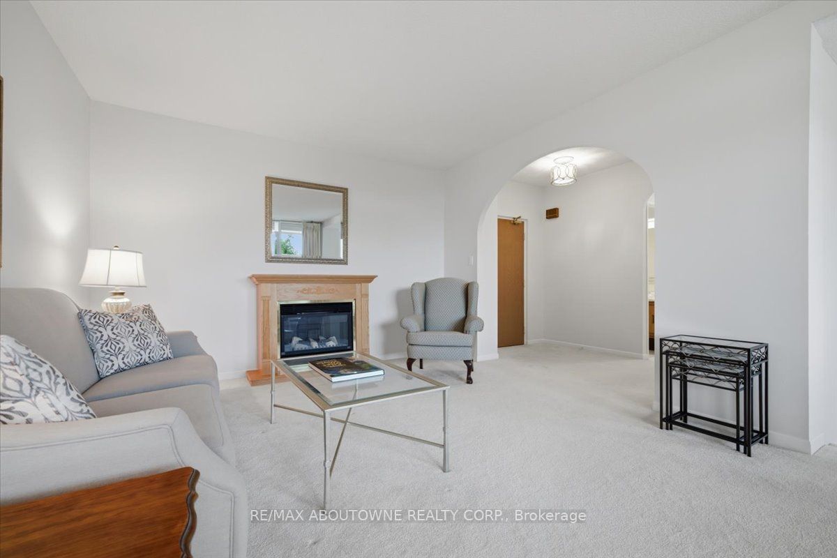 5250 Lakeshore Road 401