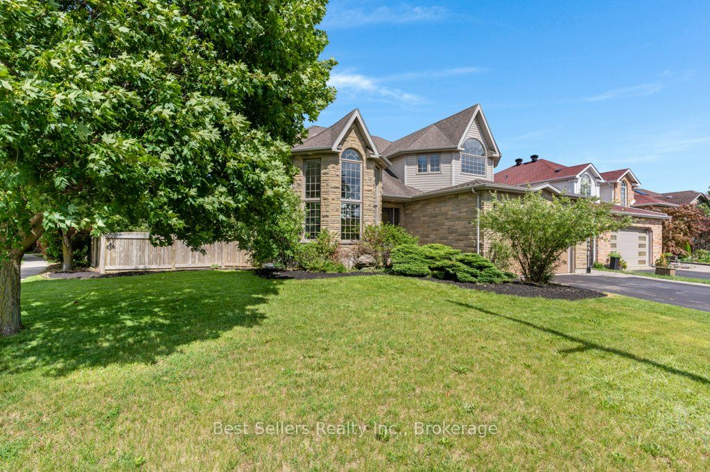 25 AMALIA Crescent
